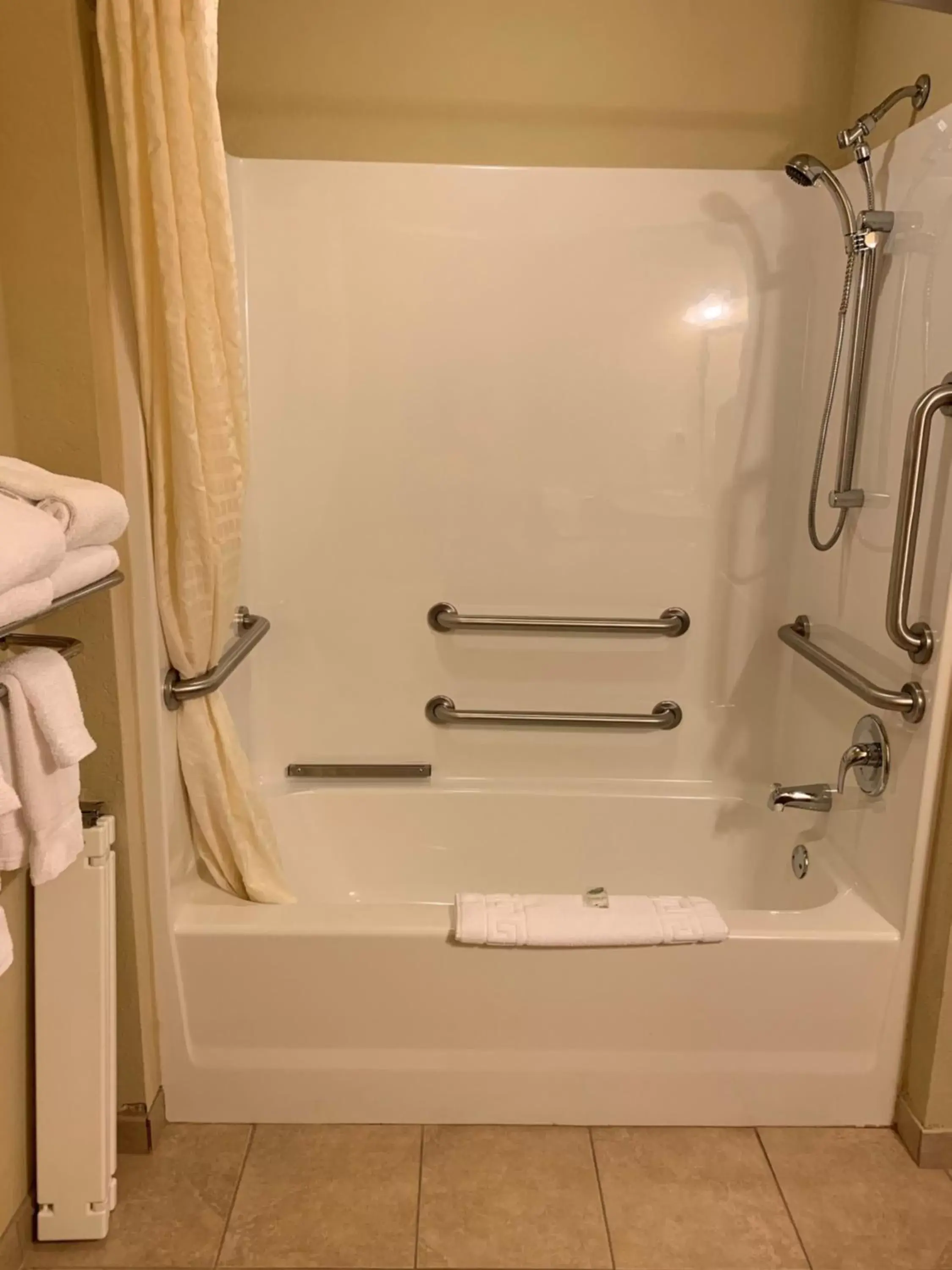 Shower, Bathroom in Cobblestone Hotel & Suites - Punxsutawney