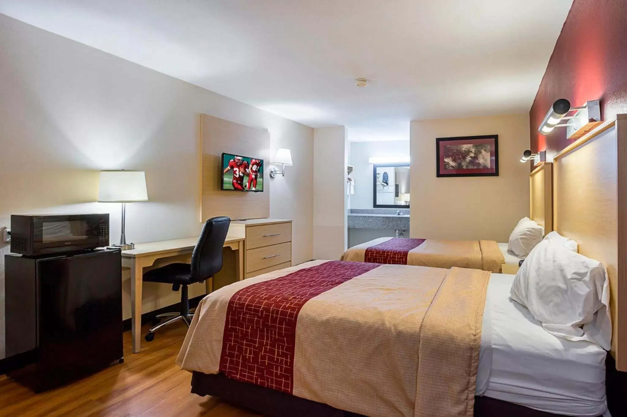 Photo of the whole room, Bed in Red Roof Inn West Memphis, AR Photo of the whole room, Bed in Red Roof Inn West Memphis, AR