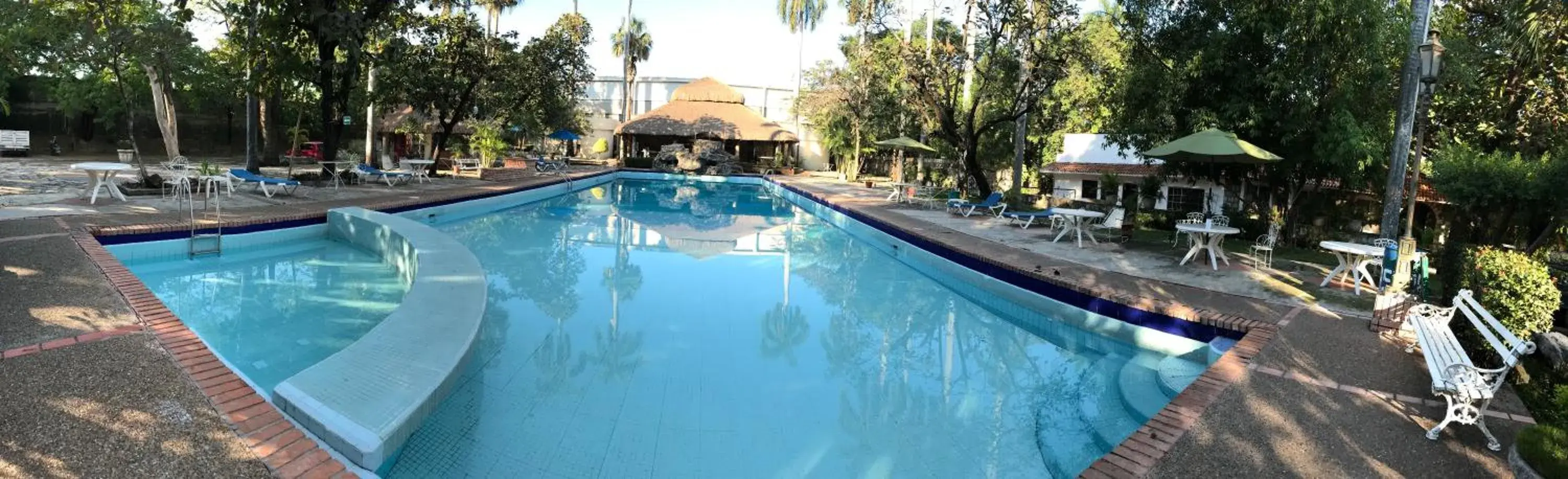 Swimming Pool in Hotel Valles
