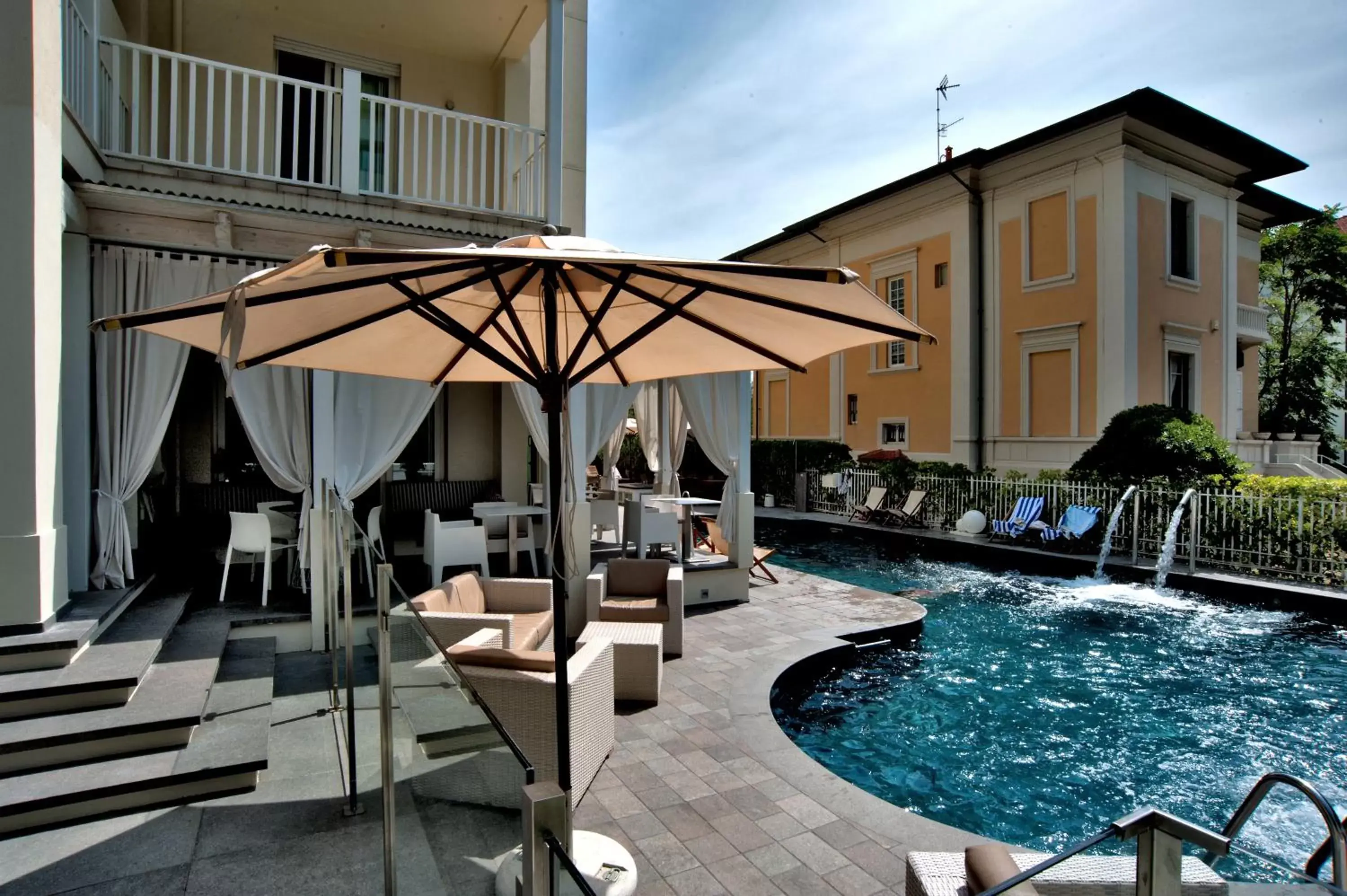 Swimming Pool in Le Rose Suite Hotel