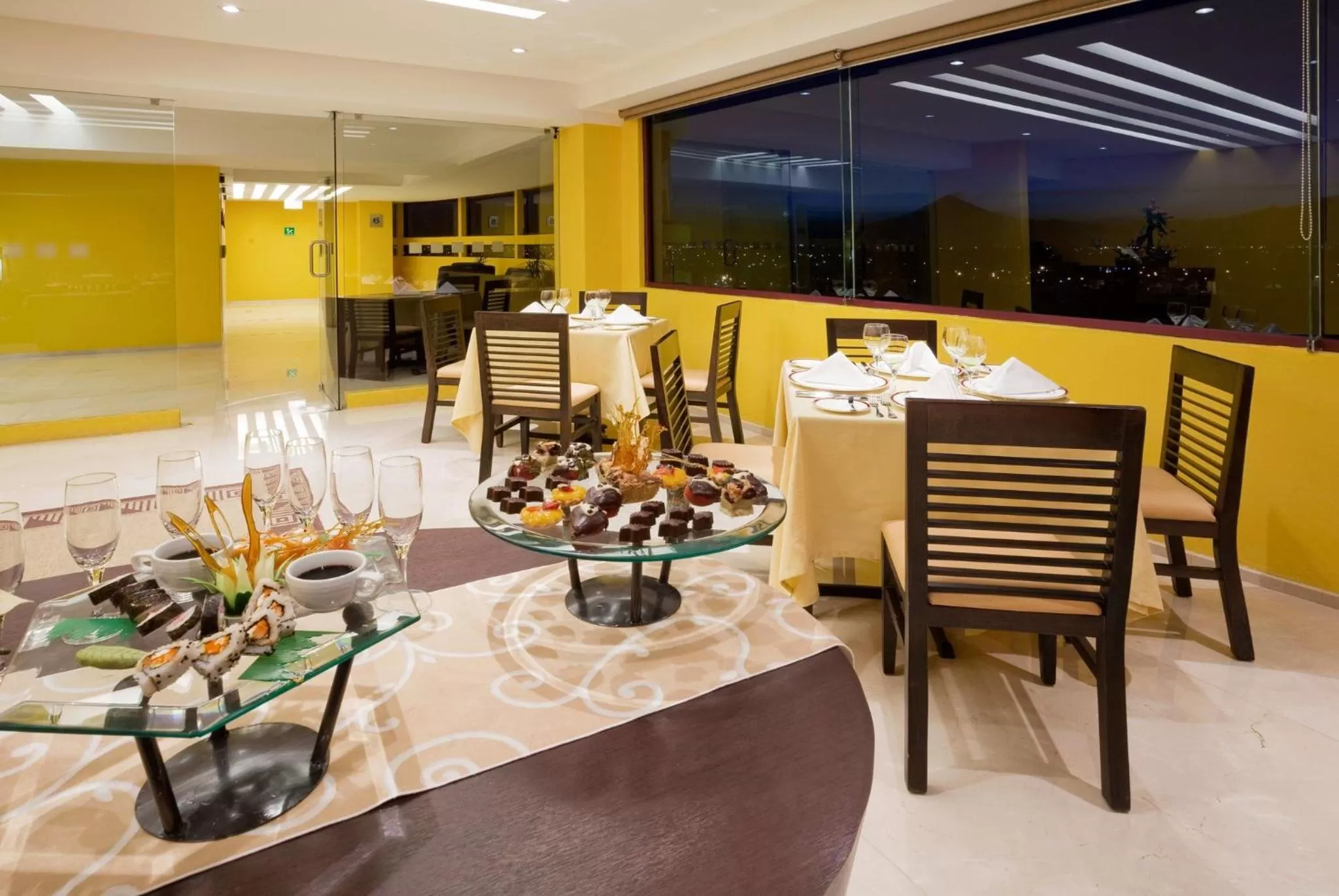 Restaurant/places to eat in Holiday Inn Puebla Finsa by IHG