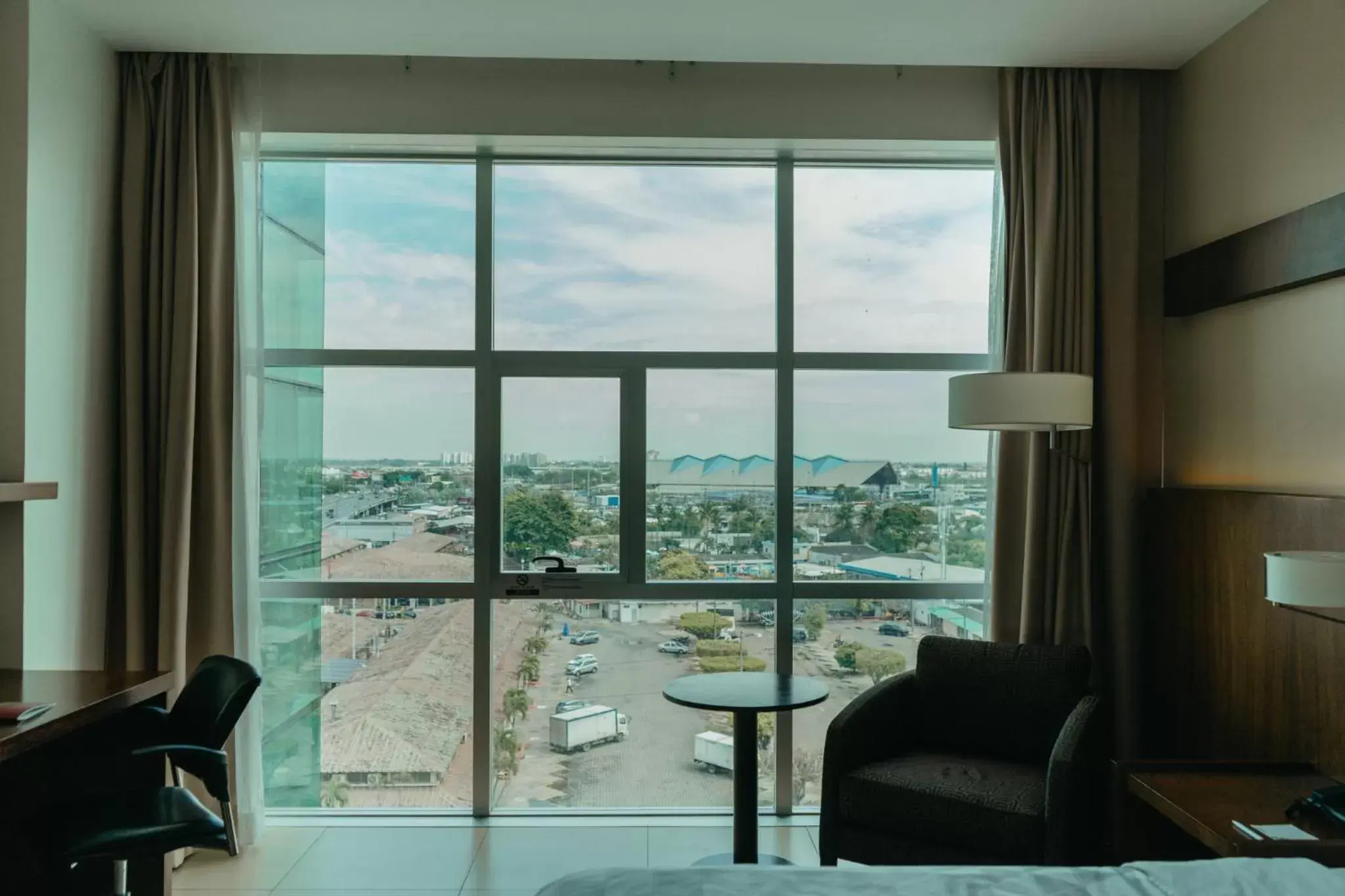 Photo of the whole room, Seating Area in Holiday Inn Guayaquil Airport, an IHG Hotel