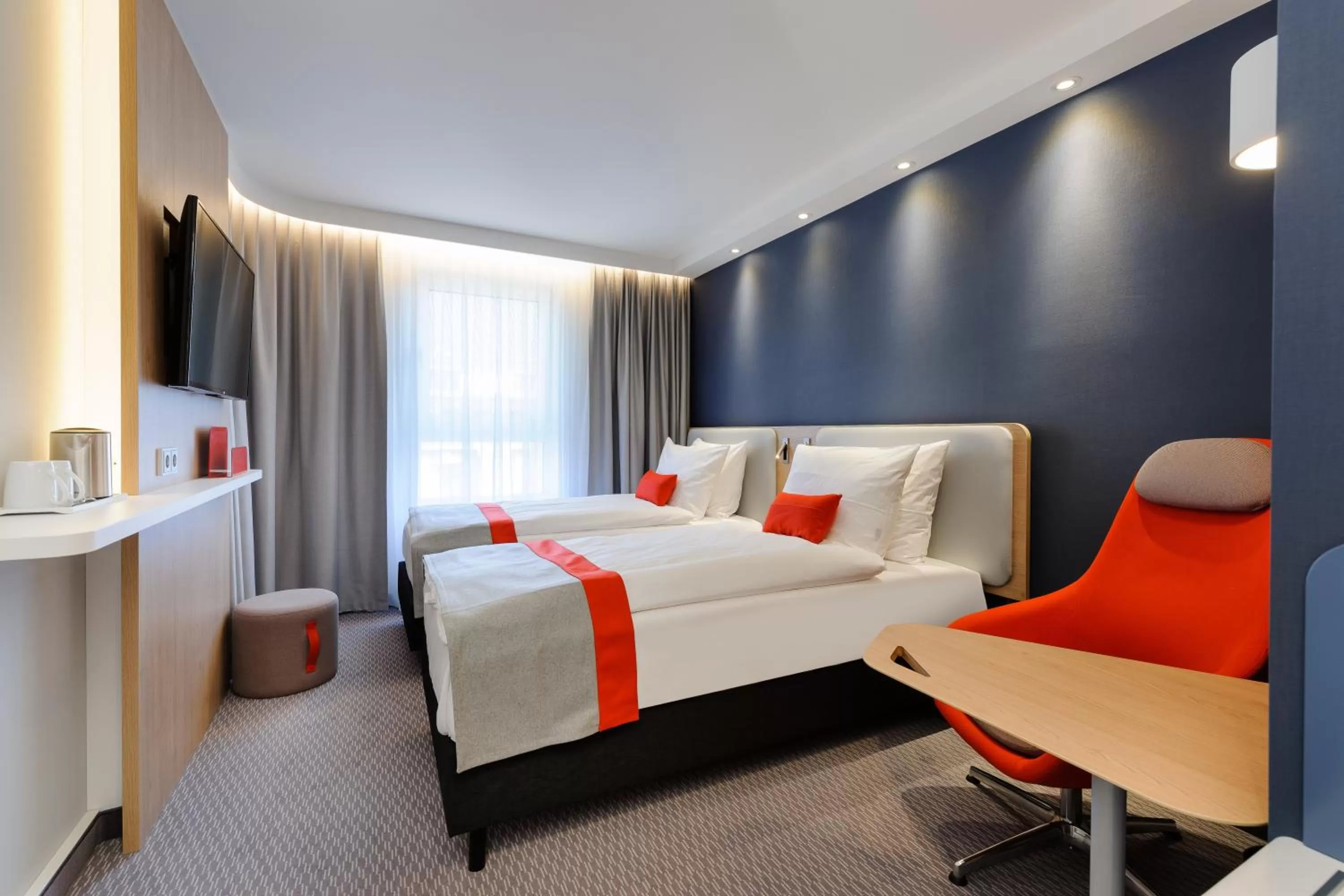 Photo of the whole room, Bed in Holiday Inn Express - Berlin - Alexanderplatz by IHG