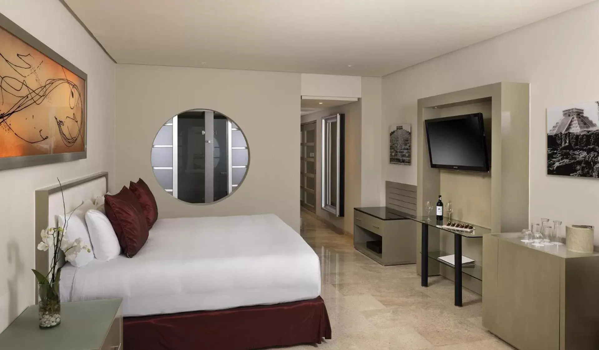 Shower, TV/Entertainment Center in Paradisus Playa del Carmen All Inclusive