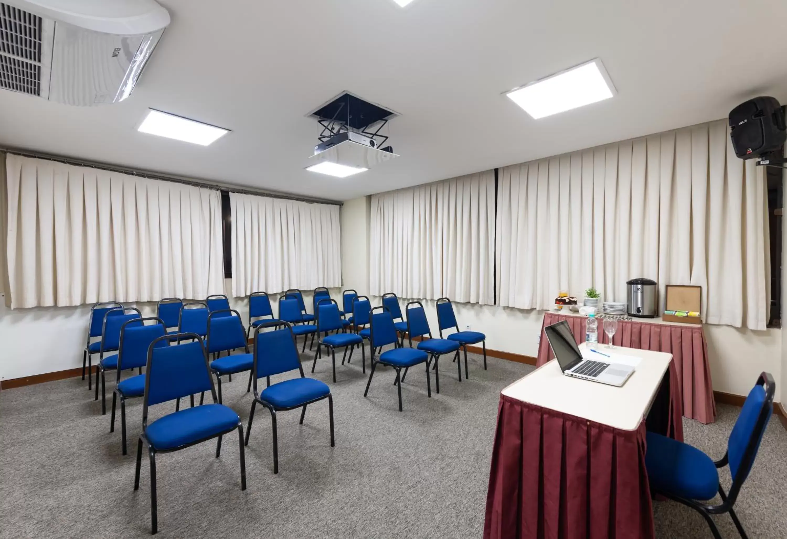 Meeting/conference room in Slaviero Vitória