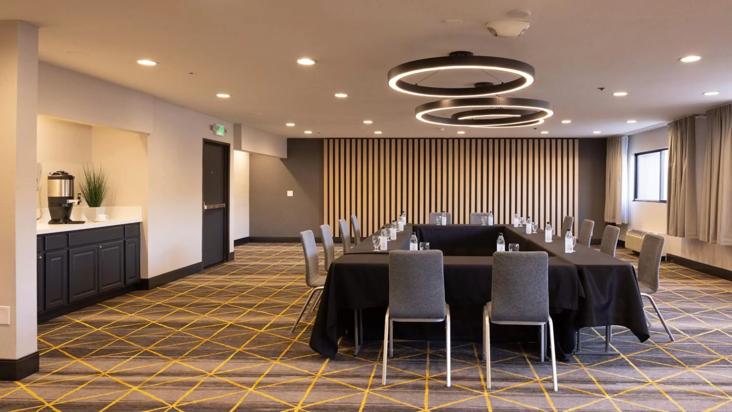 Meeting/conference room in Holiday Inn Santa Ana-Orange County Airport, an IHG Hotel