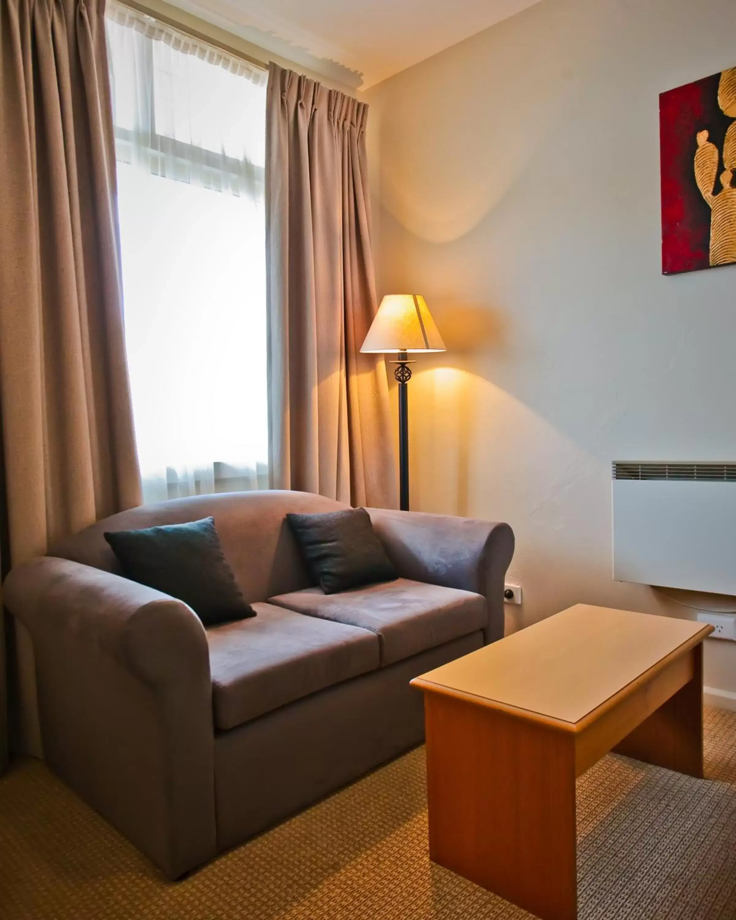 Living room, Seating Area in Abbotsleigh Motor Inn