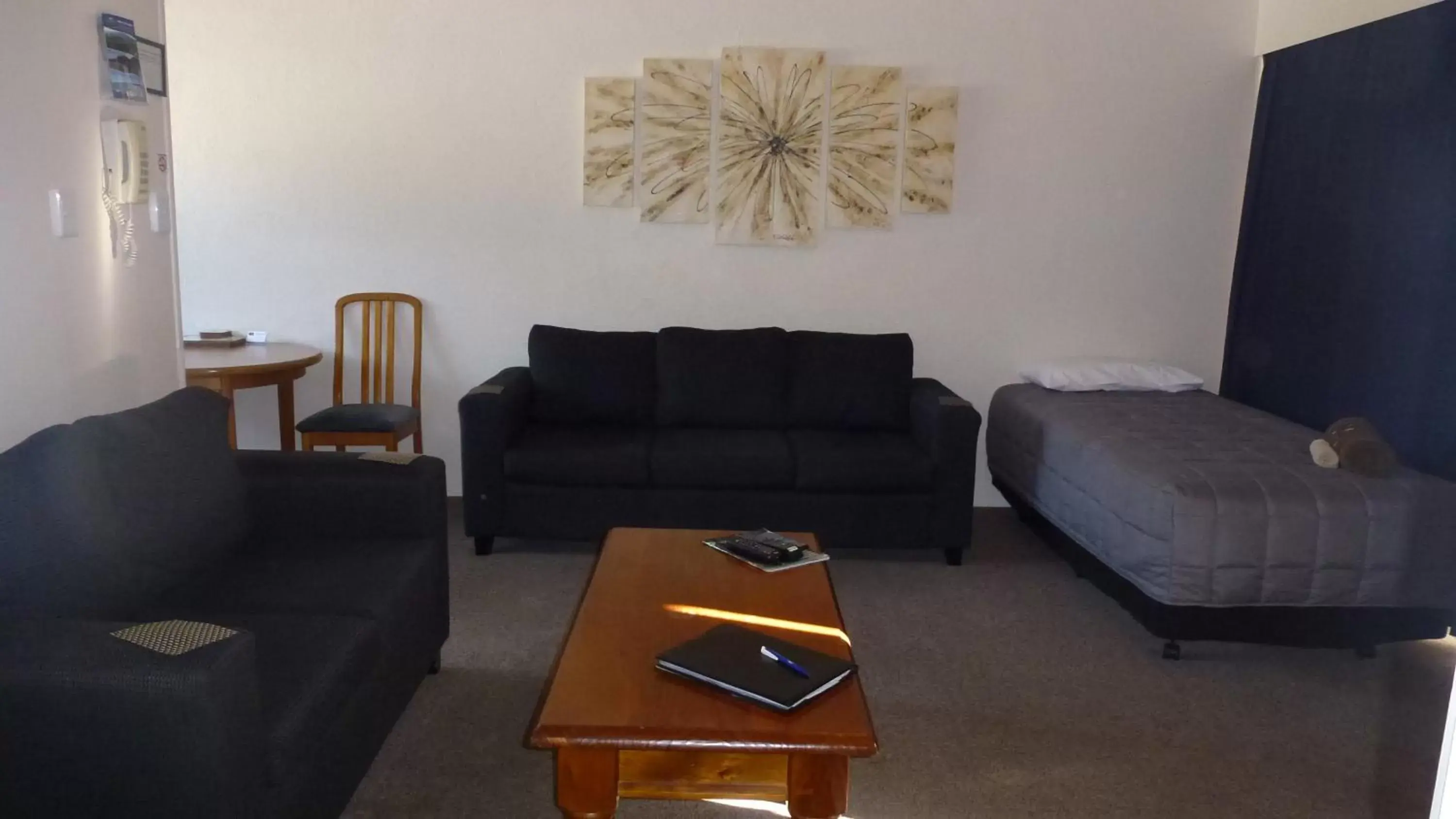 Living room, Seating Area in ASURE Adcroft Motel