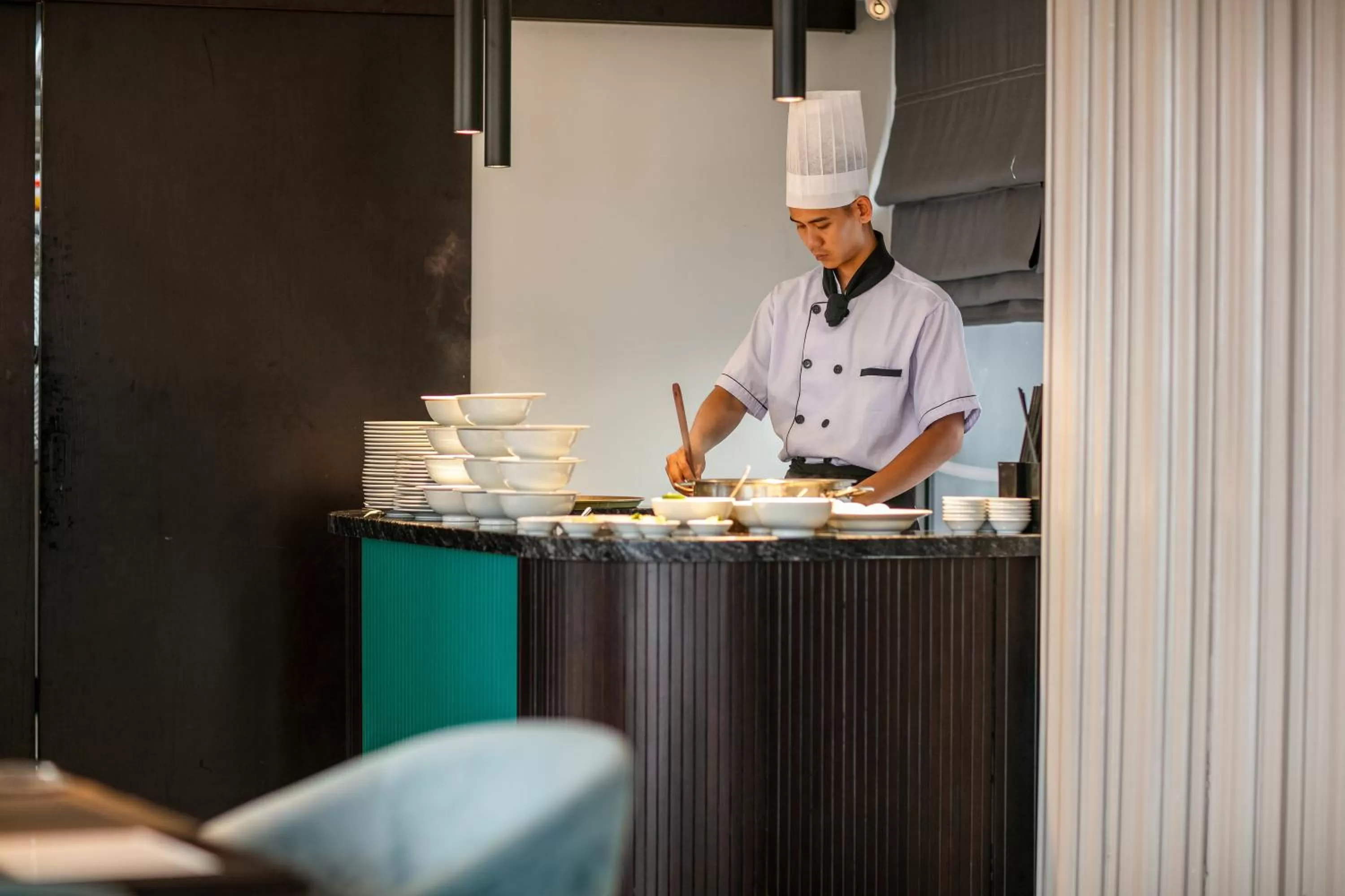 Kitchen or kitchenette in MAY DE VILLE Lakeside Hotel