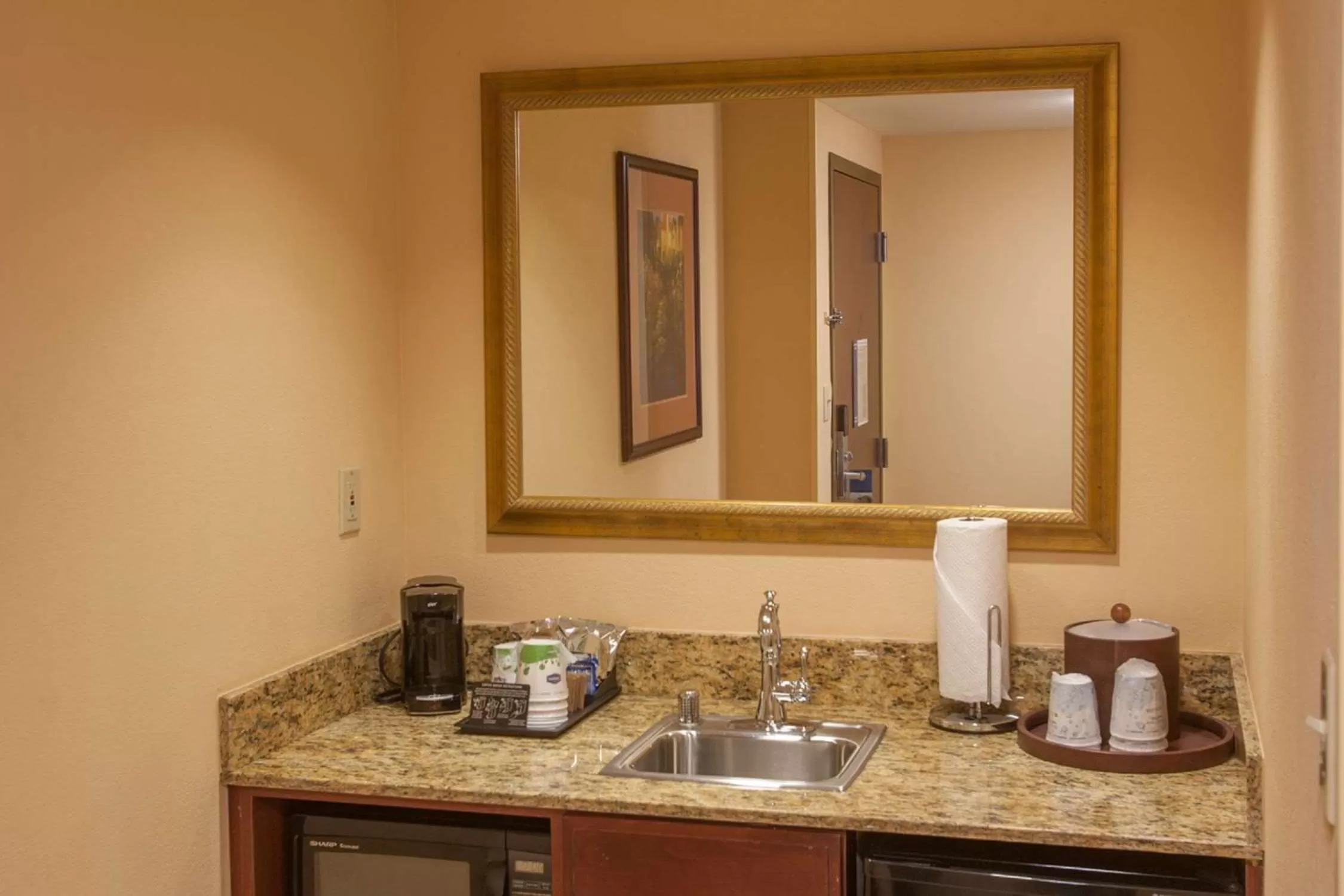 Kitchen or kitchenette in Hampton Inn & Suites Stillwater