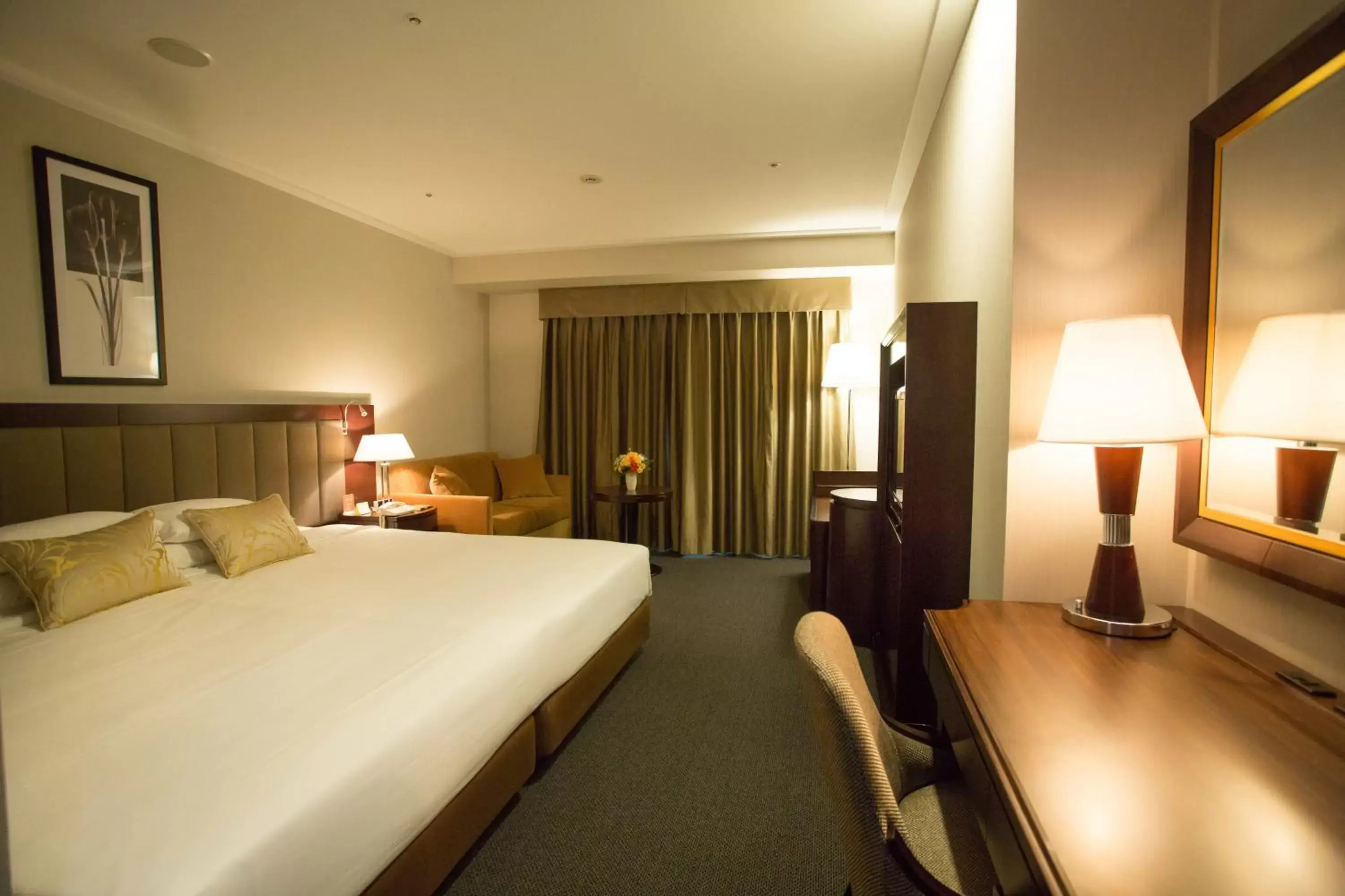 Photo of the whole room, Bed in Nagoya Tokyu Hotel