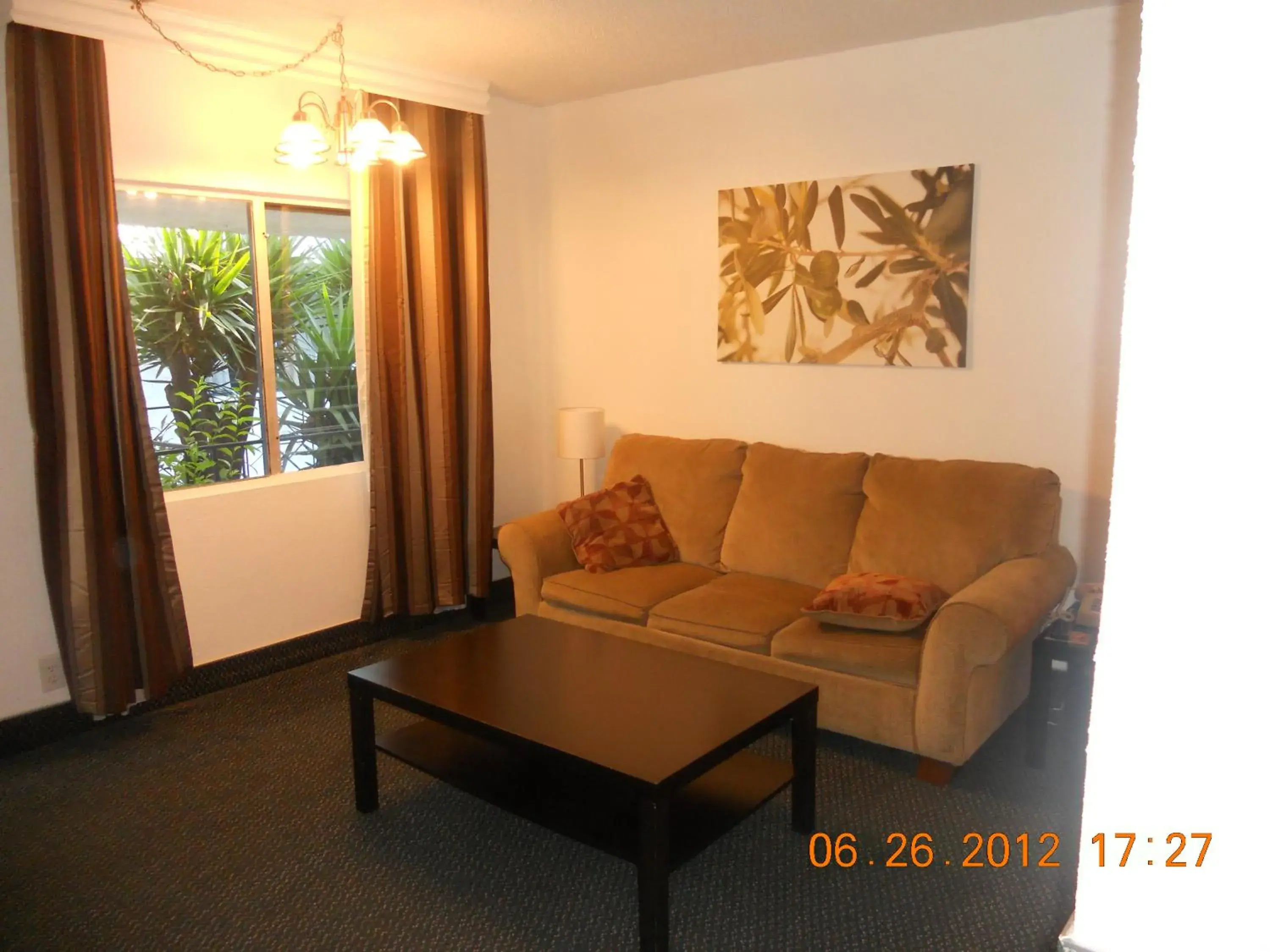 Living room, Seating Area in Tradewinds Airport Hotel