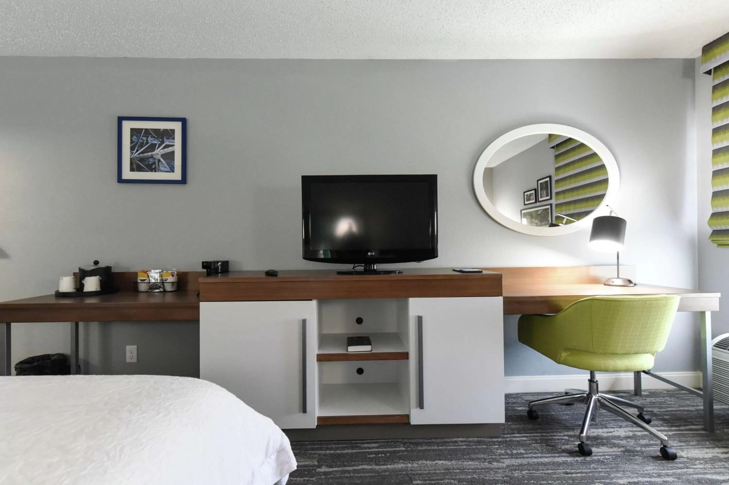 Bedroom, Bed in Hampton Inn Youngstown-North