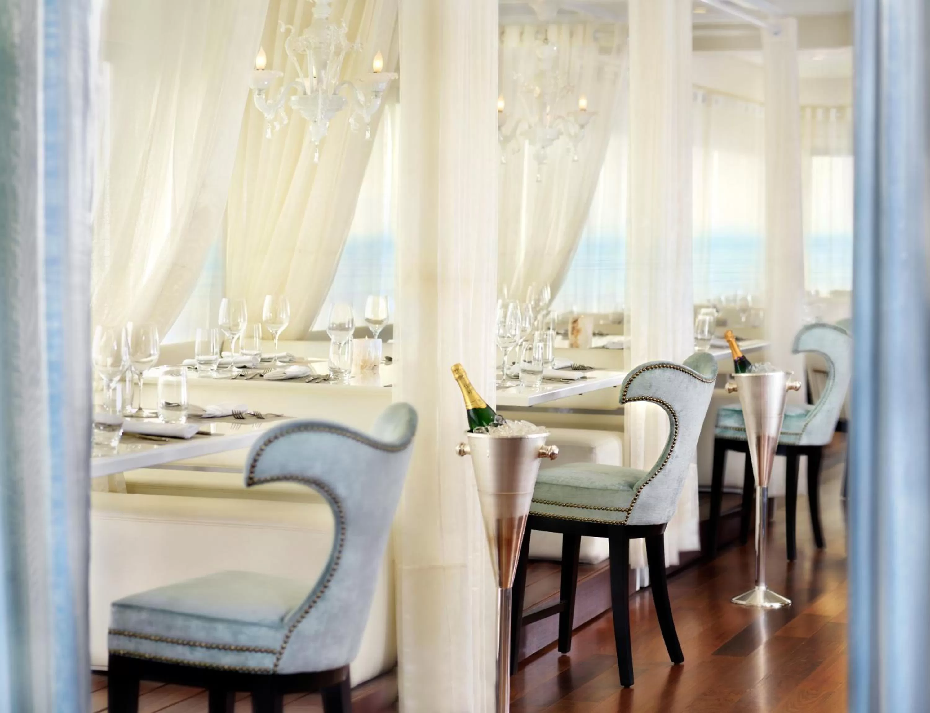 Restaurant/places to eat in Huntley Santa Monica Beach