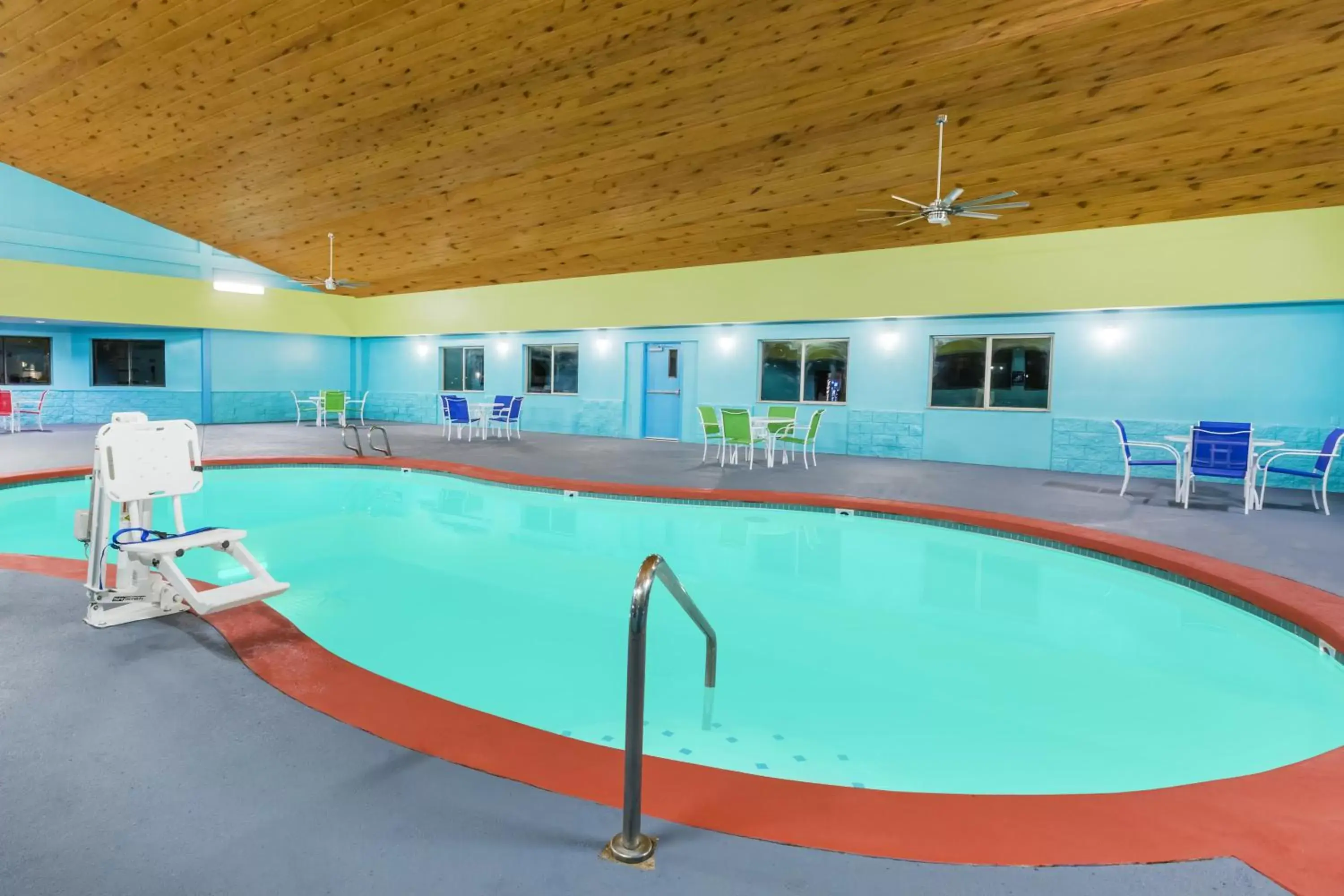 Swimming Pool in Days Inn by Wyndham West Des Moines