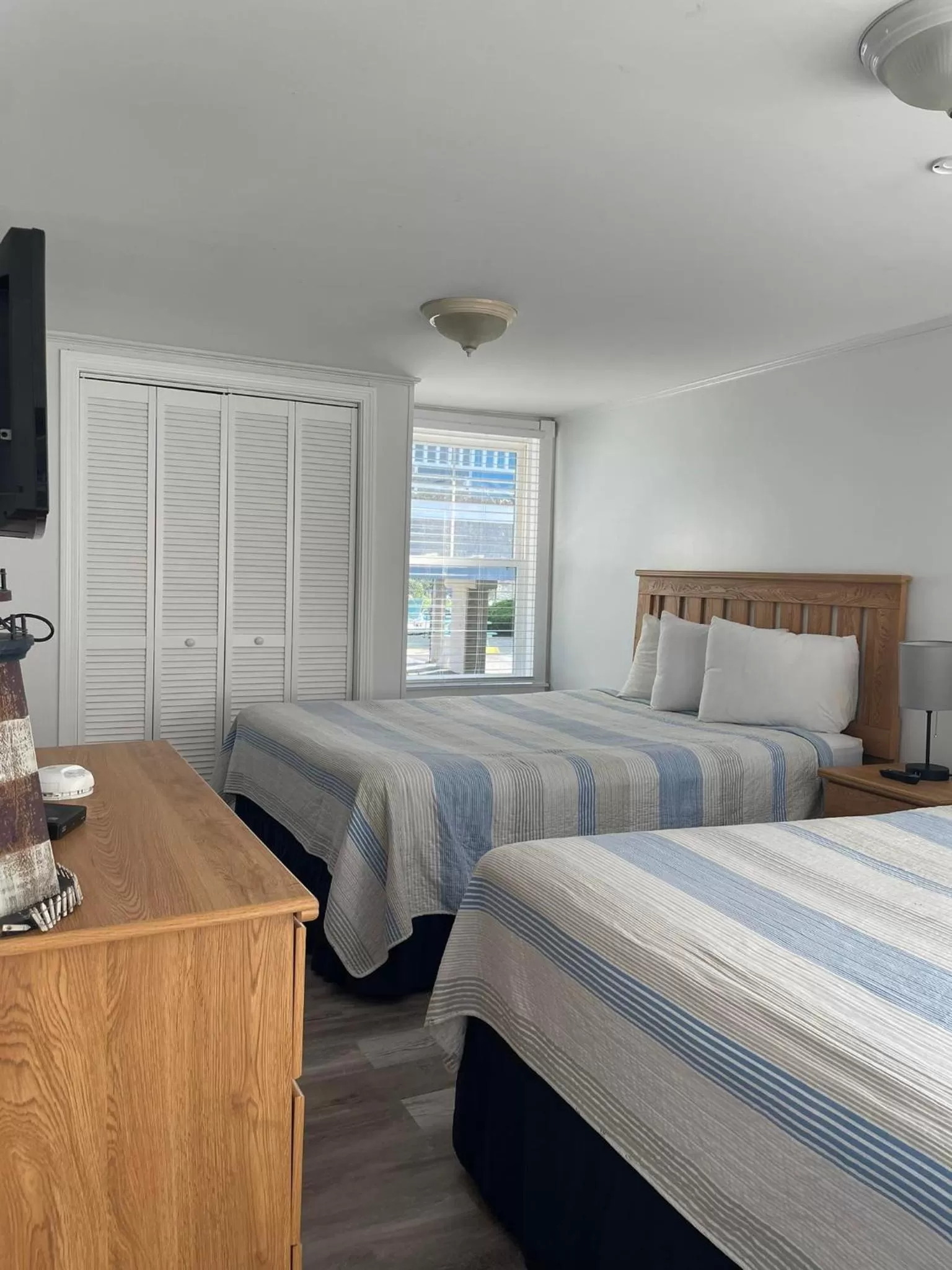 Bed in The Grand Beach Inn