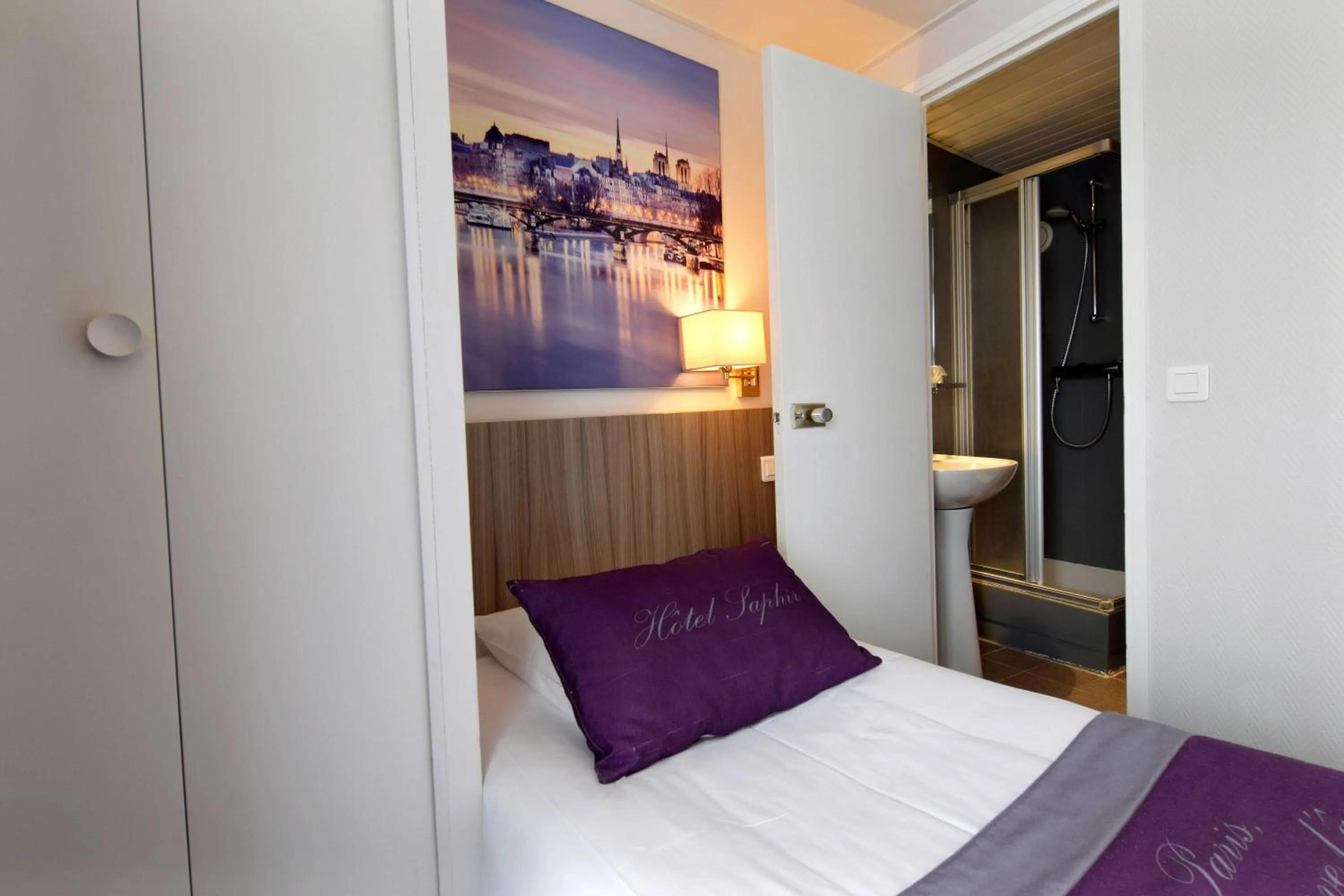 Bedroom, Bed in Saphir Grenelle