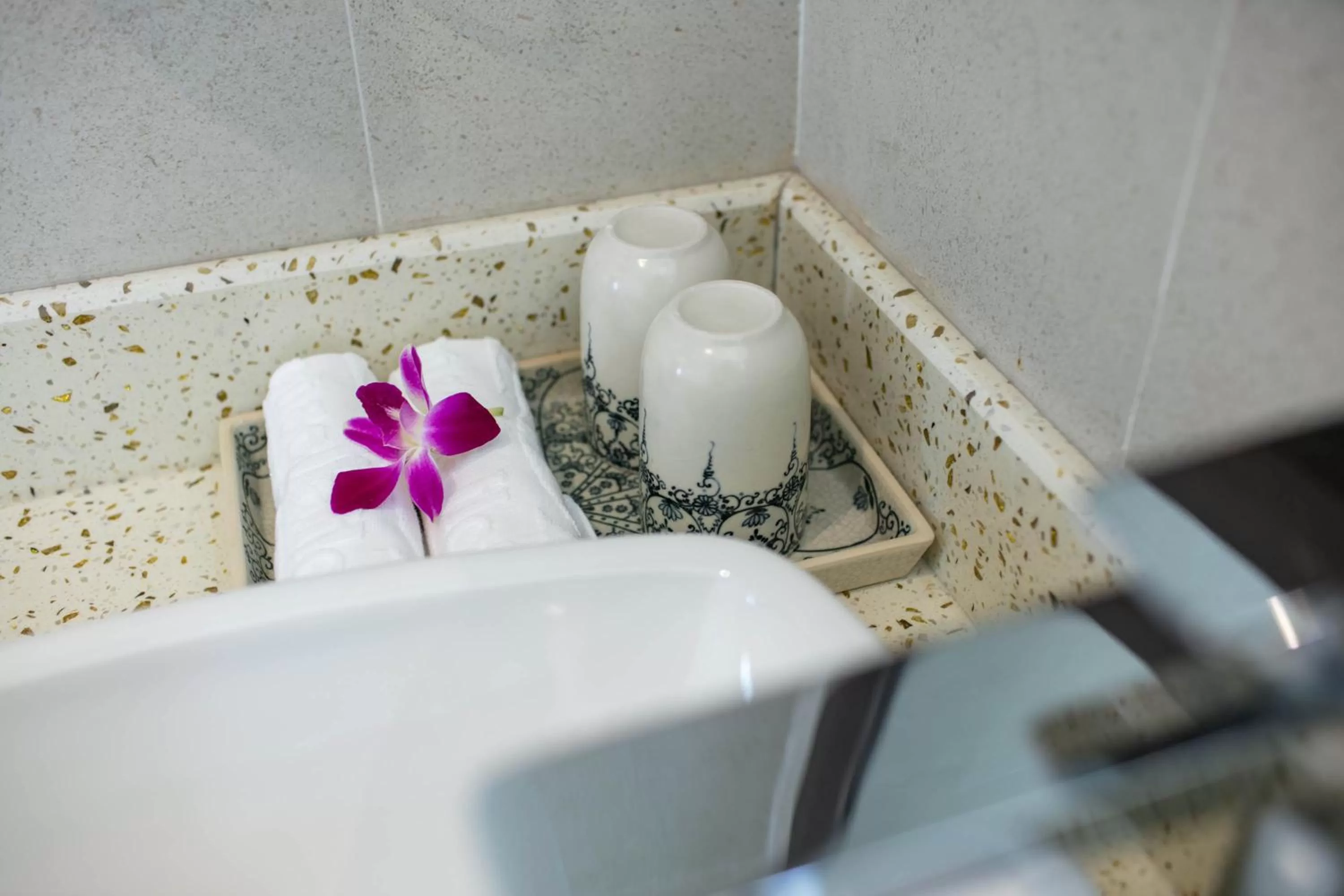 Toilet in Bonsella Hotel