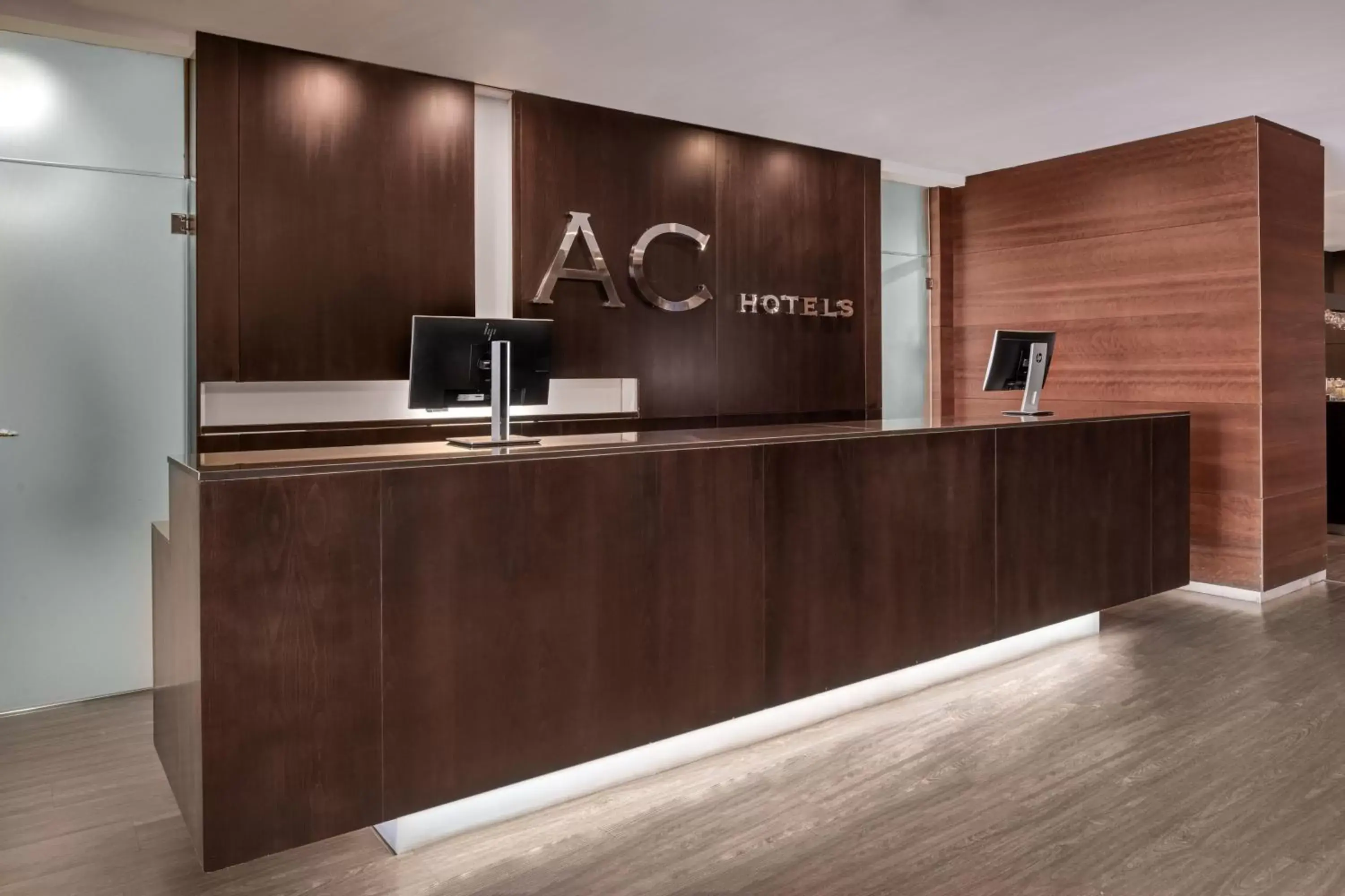 Lobby or reception in AC Hotel Murcia by Marriott