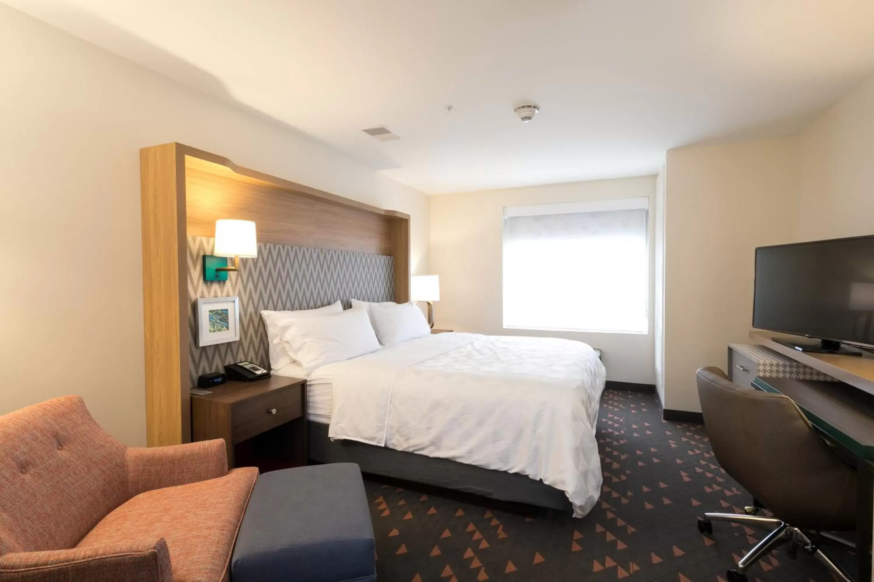 Bed in Holiday Inn & Suites Detroit - Troy, an IHG Hotel