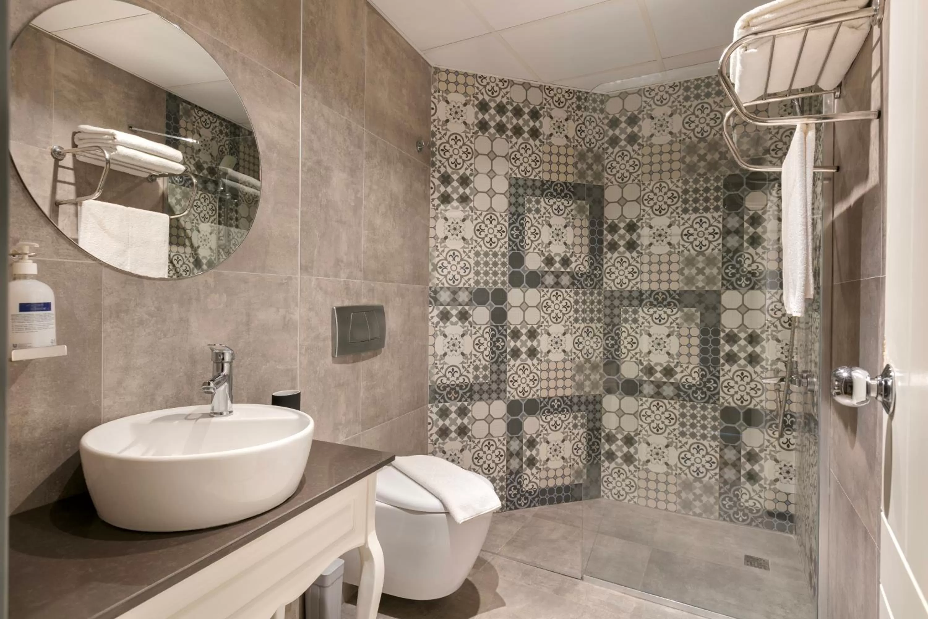 Shower in Azuu Boutique Hotel