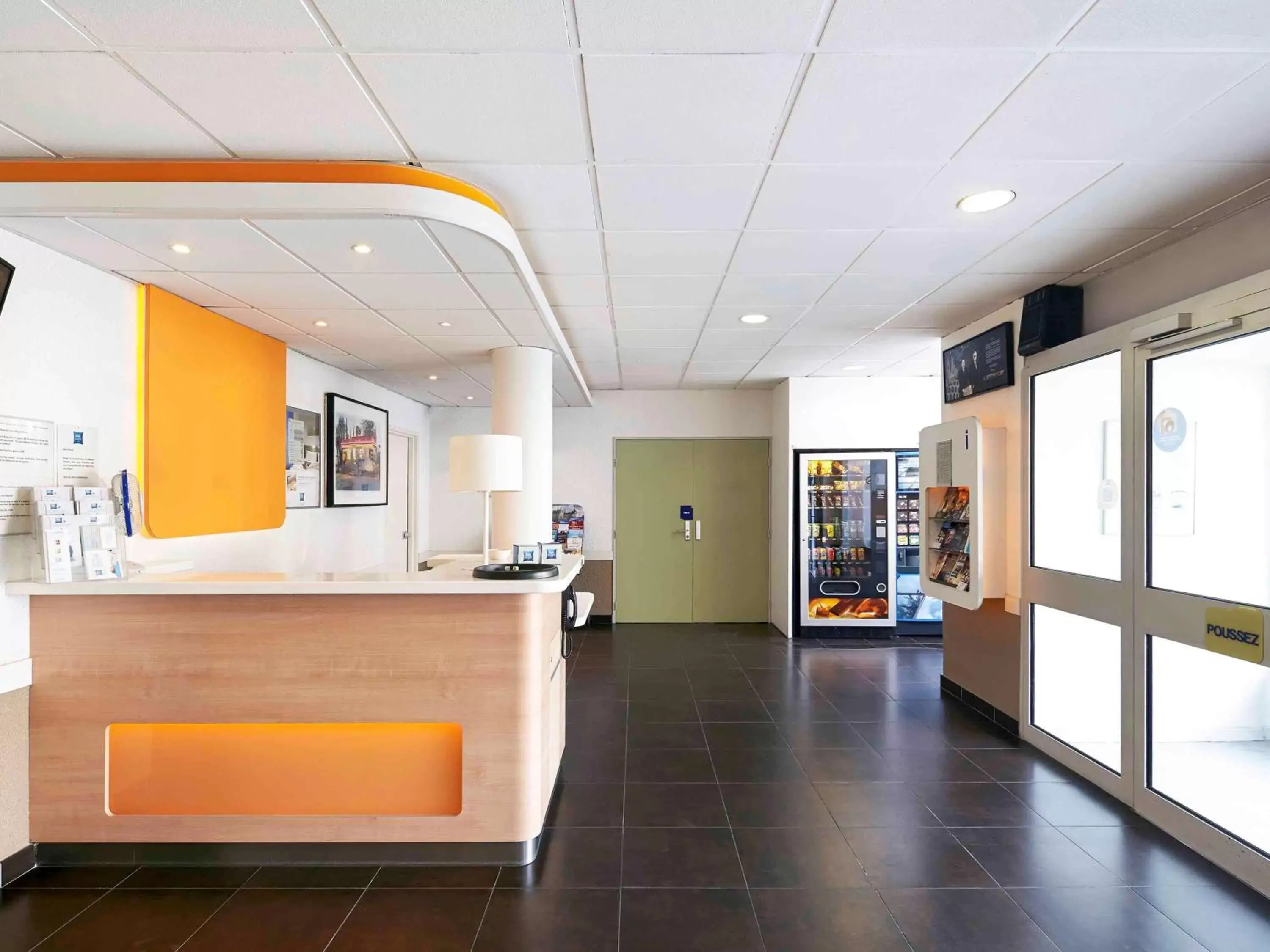 Property building, Lobby/Reception in ibis budget Blois Centre