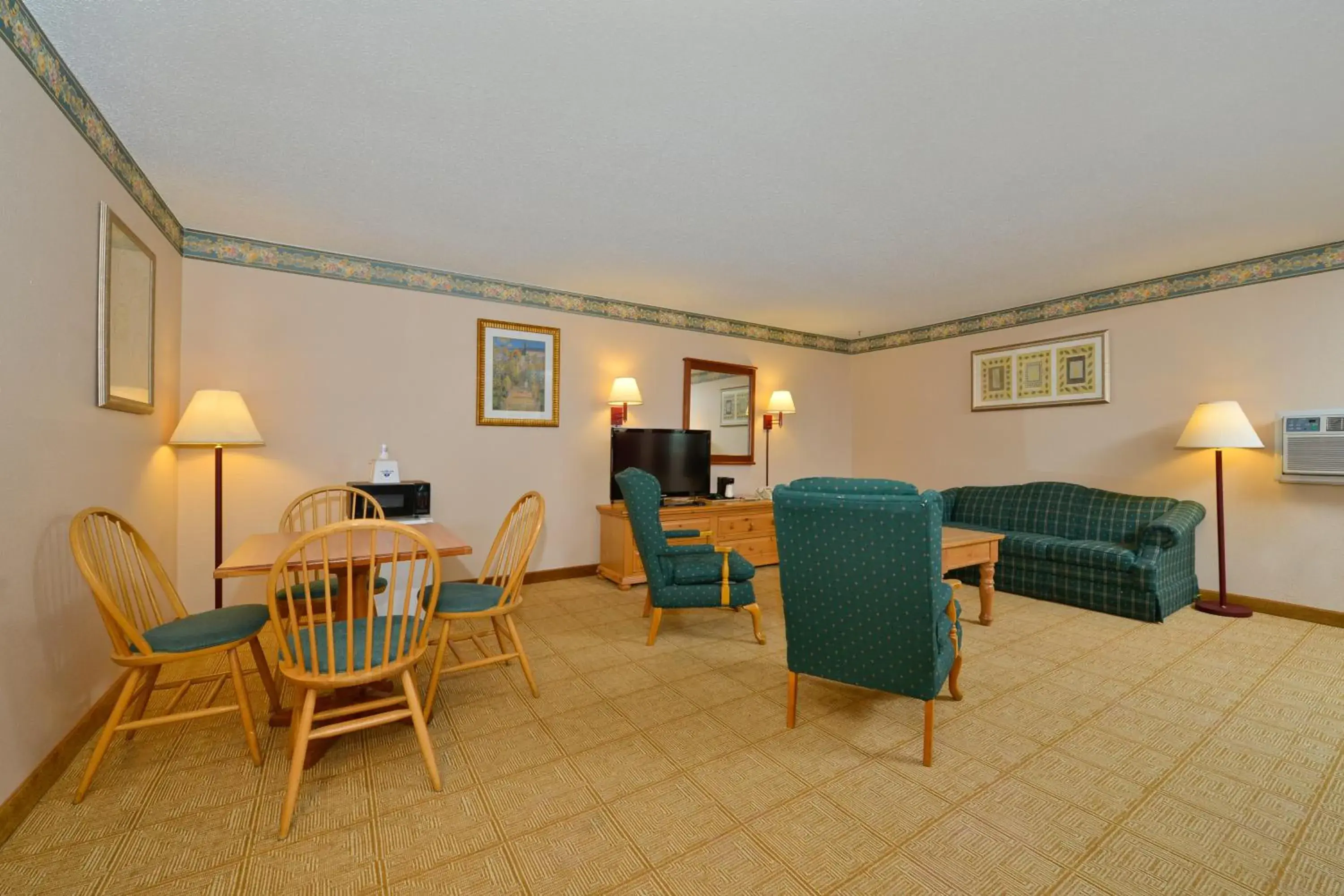 Living room in Americas Best Value Inn Decatur