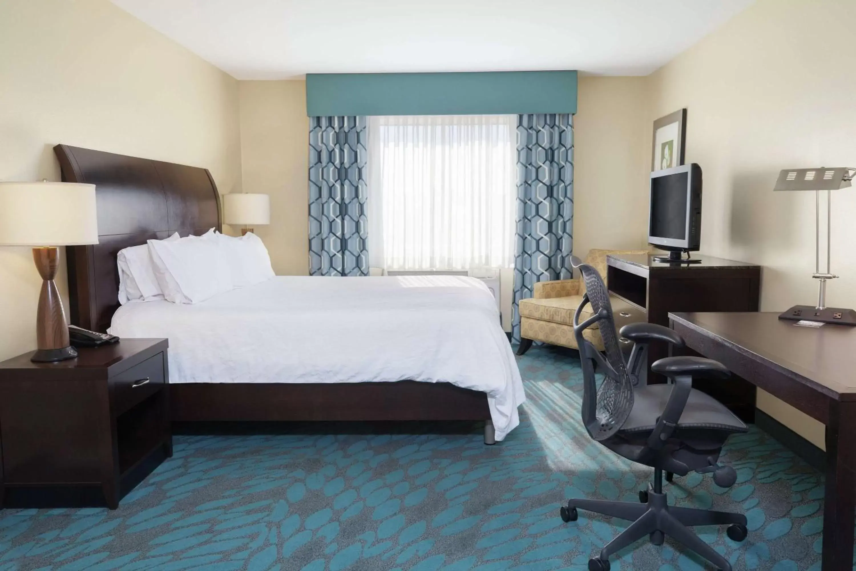 Bedroom, Bed in Hilton Garden Inn Fargo
