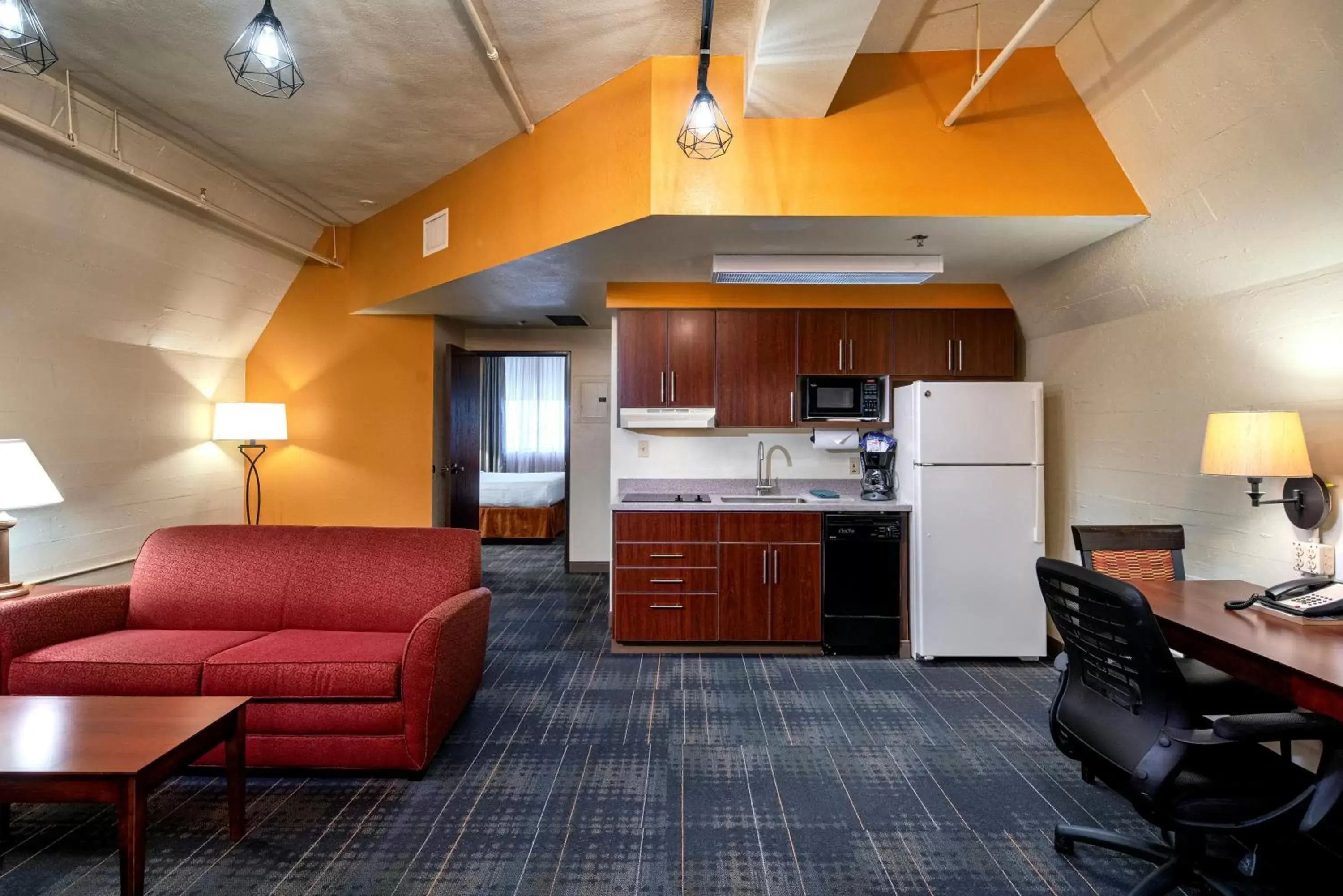 Kitchen or kitchenette, Kitchen/Kitchenette in The Suites Hotel at Waterfront Plaza