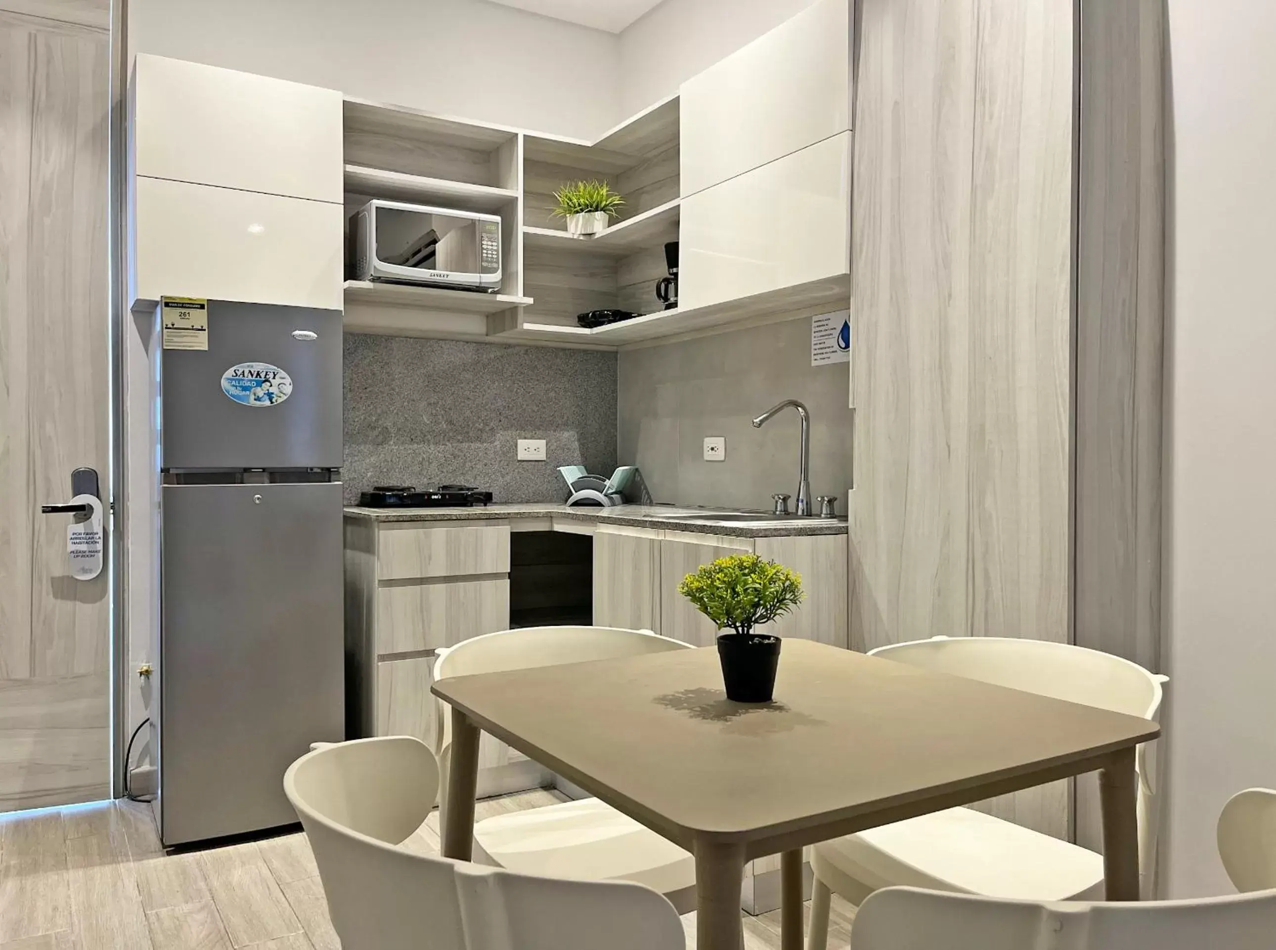 Kitchen or kitchenette, Kitchen/Kitchenette in Azure Lofts & Pool