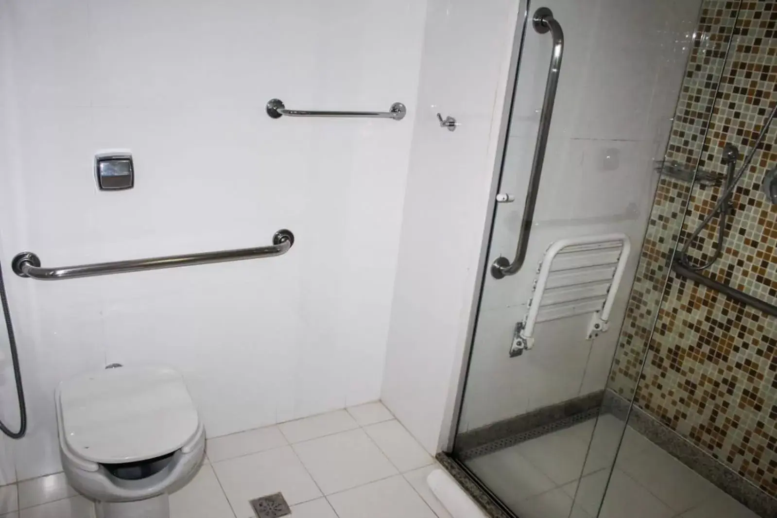 Bathroom in Quality Hotel & Suites Brasília
