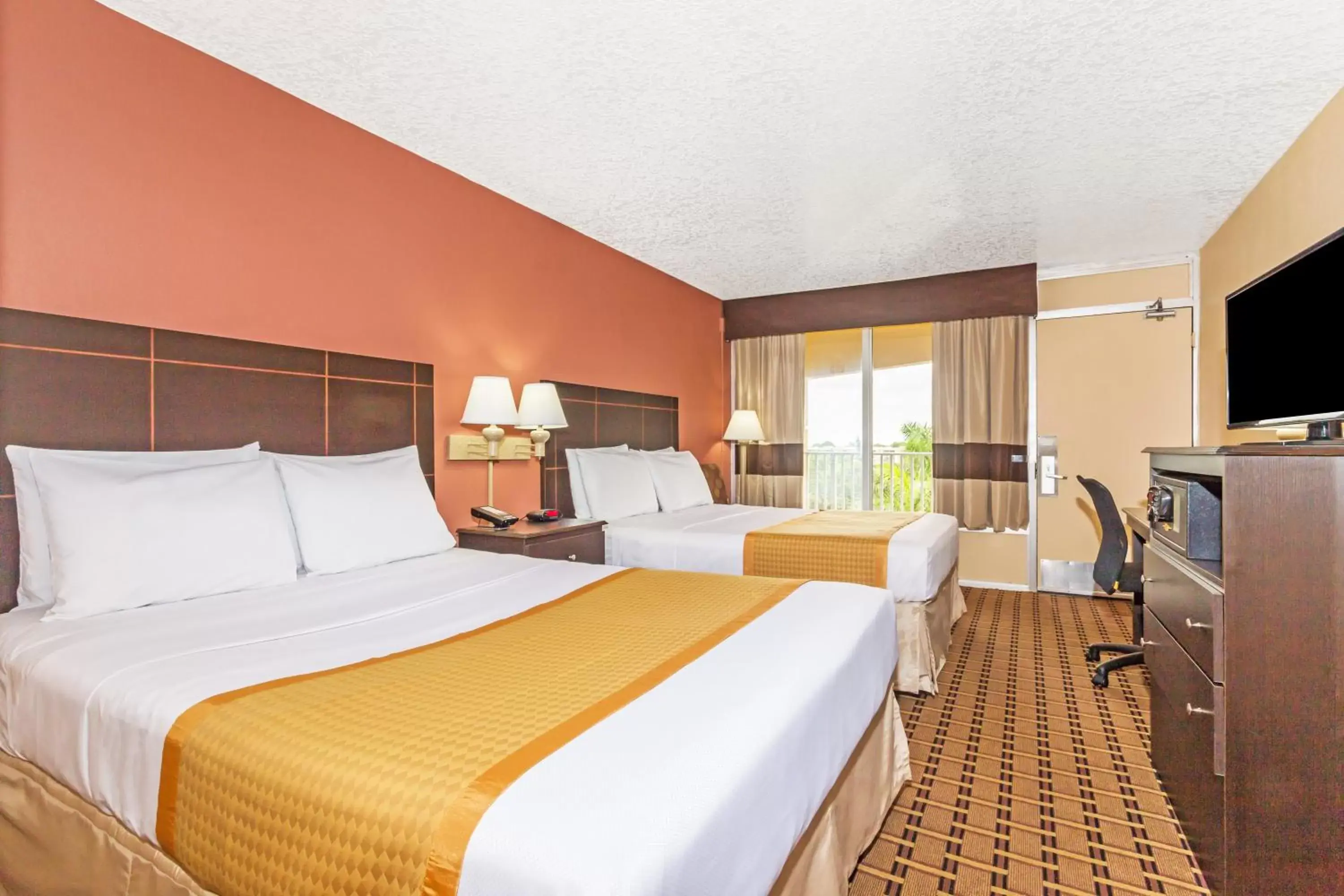Photo of the whole room, Bed in Days Inn by Wyndham Fort Lauderdale-Oakland Park Airport N