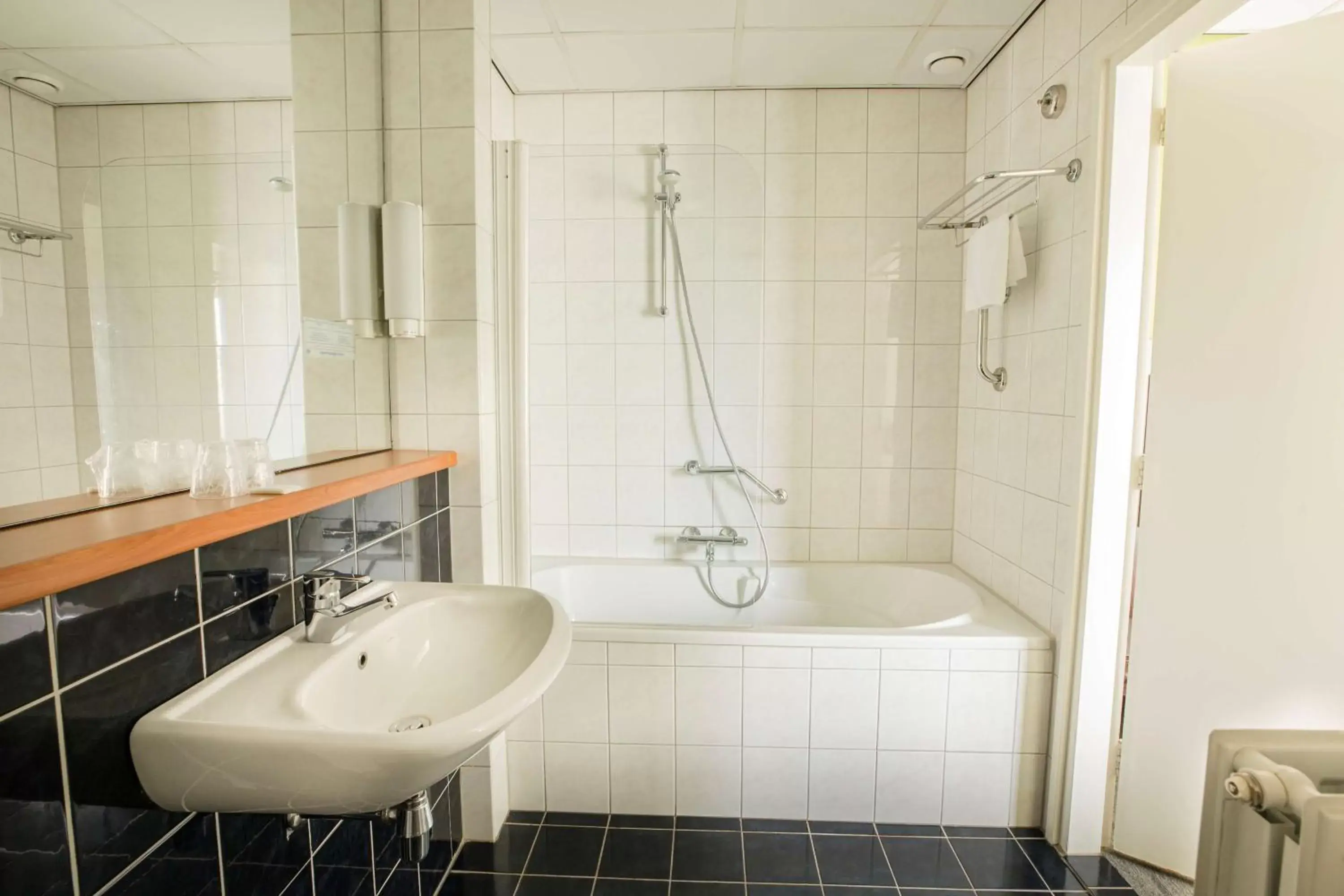Toilet, Bathroom in Flonk Hotel Groningen Centre, BW Signature Collection voorheen Best Western Hotel Groningen Centre