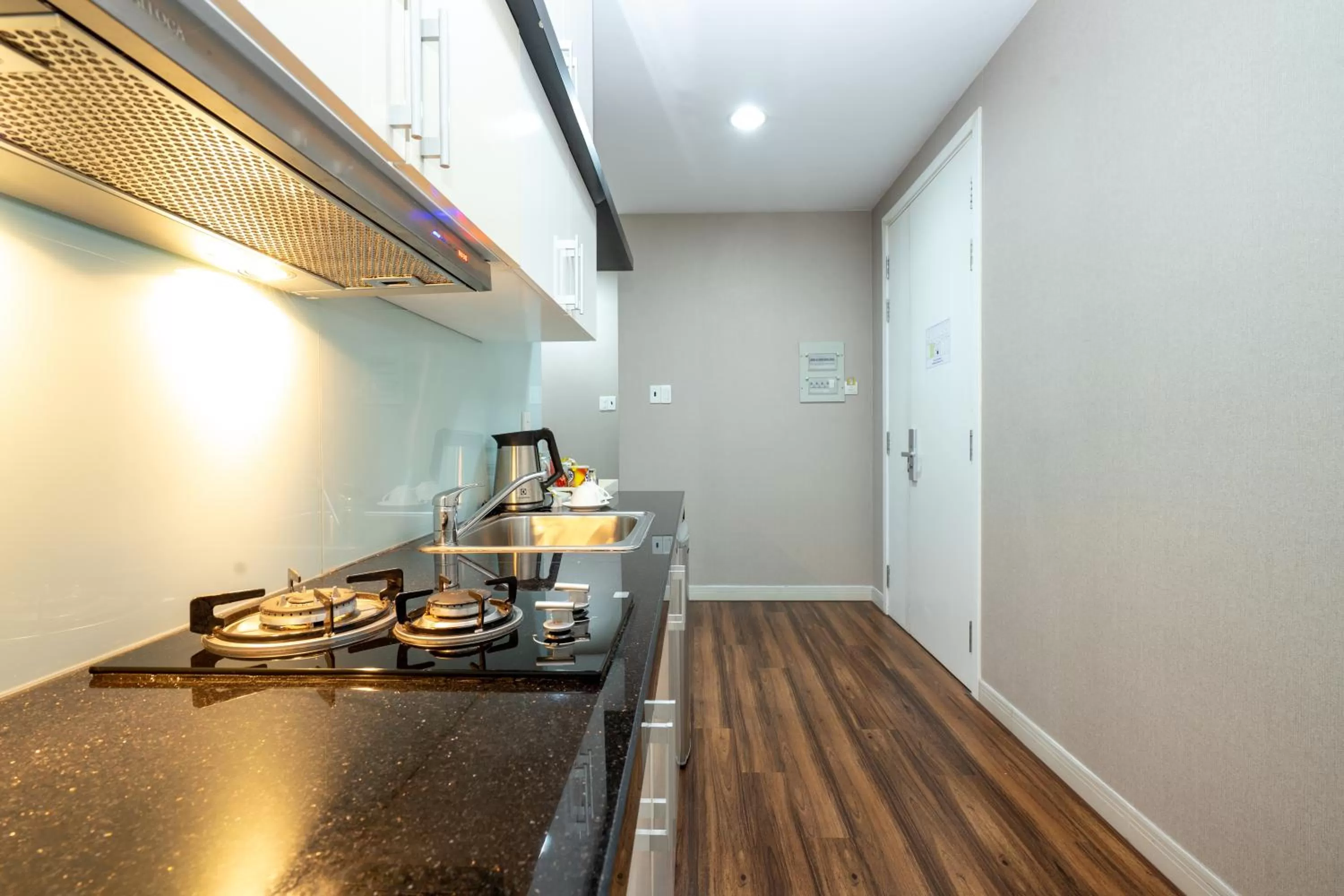 Kitchen or kitchenette in Becamex Hotel Thu Dau Mot