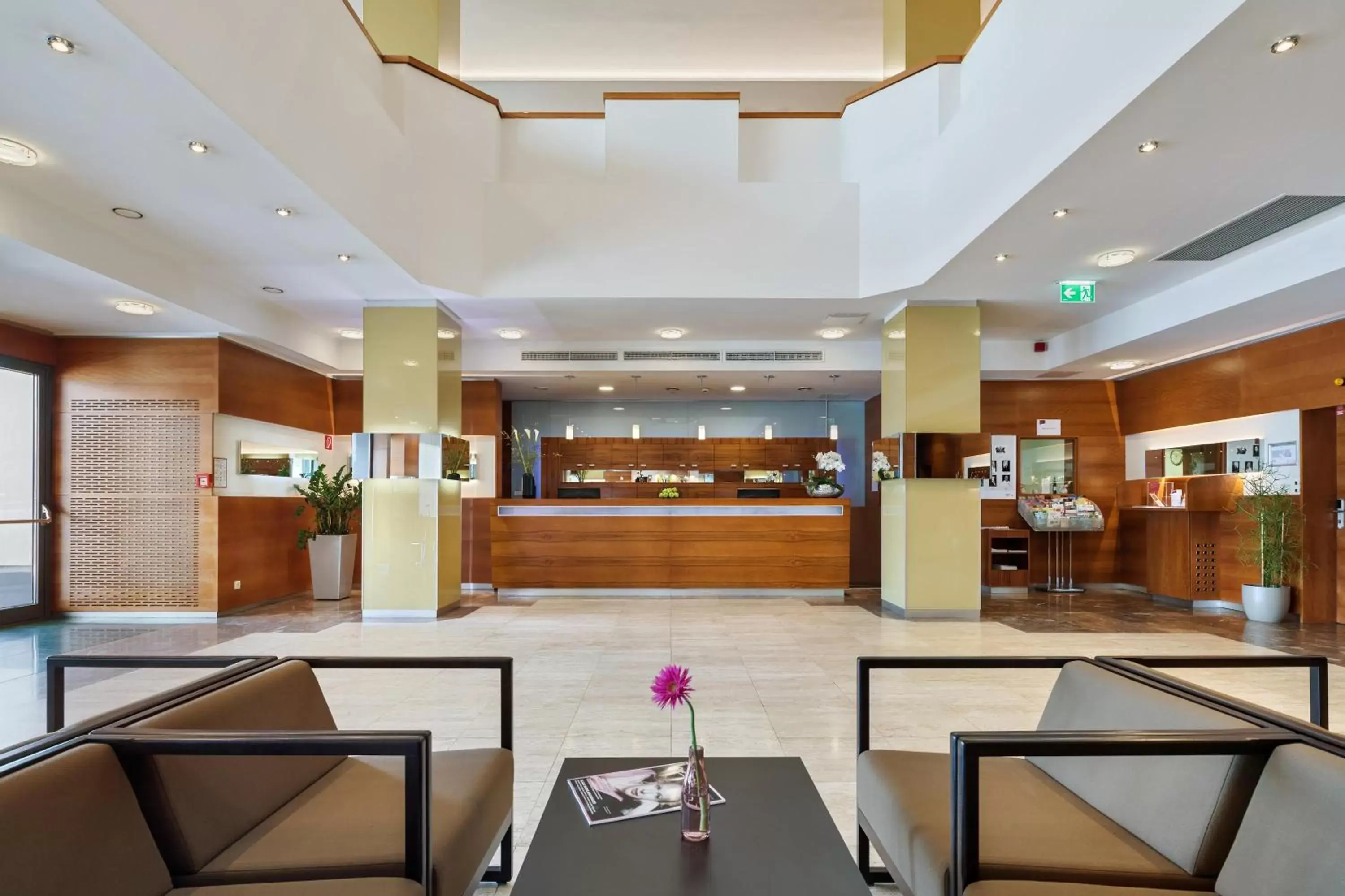 Lobby or reception in Austria Trend Hotel Europa Graz Hauptbahnhof