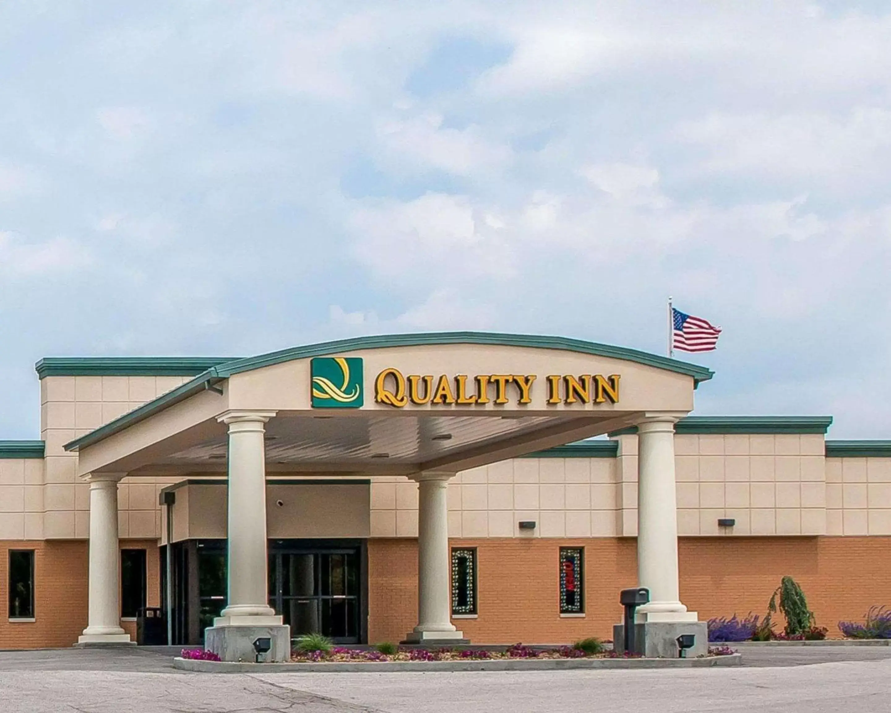 Property Building in Quality Inn Huntingburg