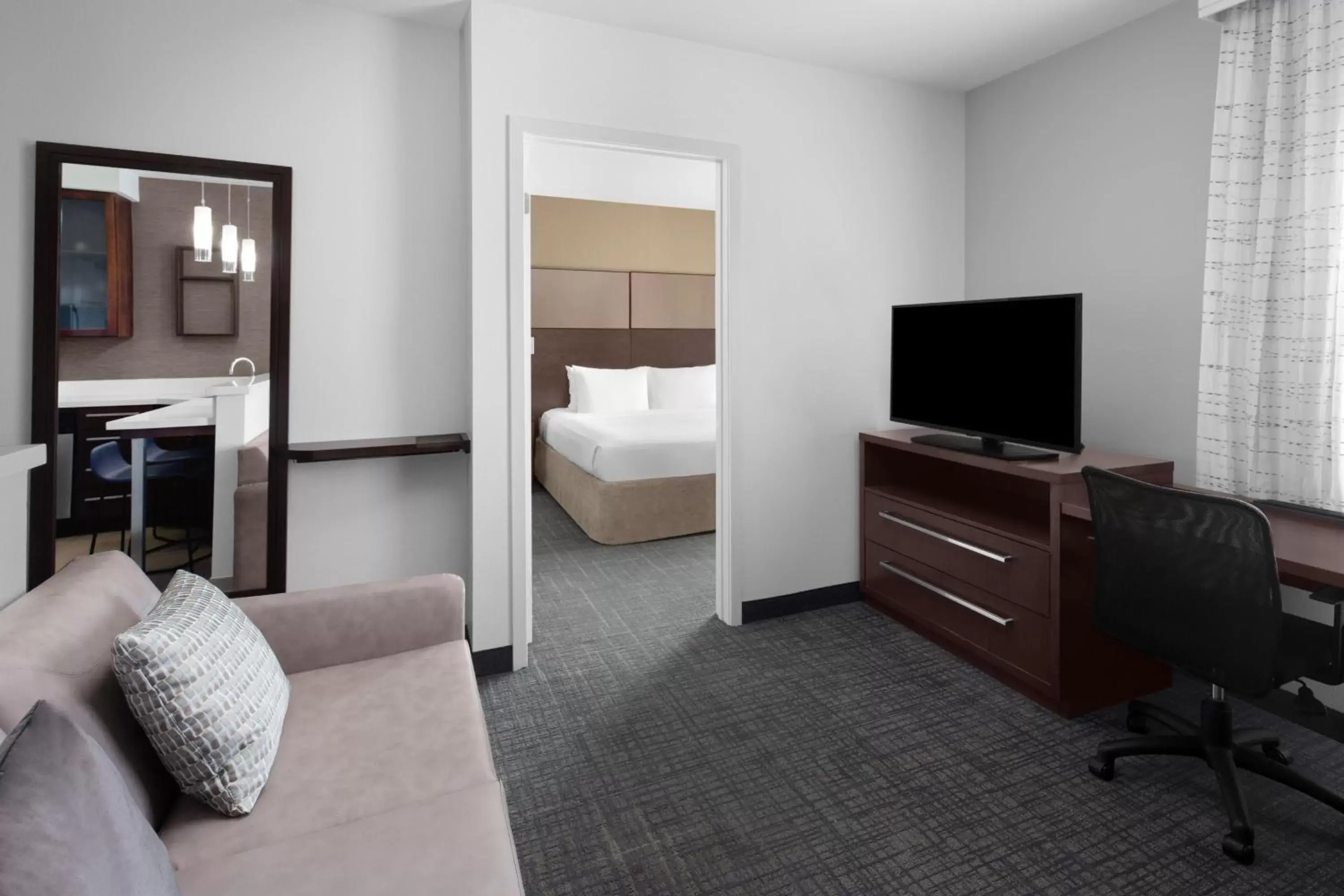 Bedroom, TV/Entertainment Center in Residence Inn by Marriott Tustin Orange County