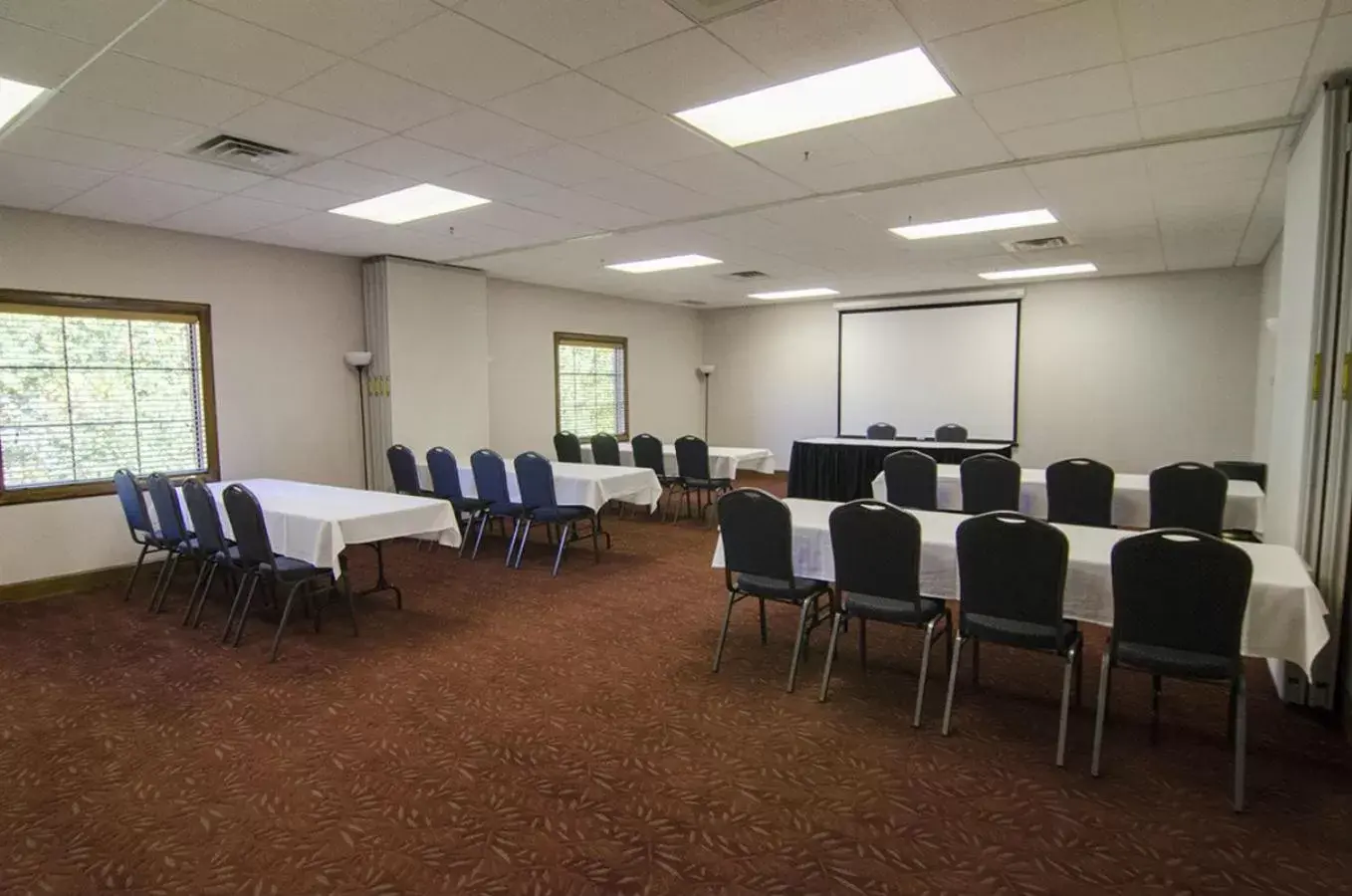 Banquet/Function facilities in Potawatomi Inn & Cabins