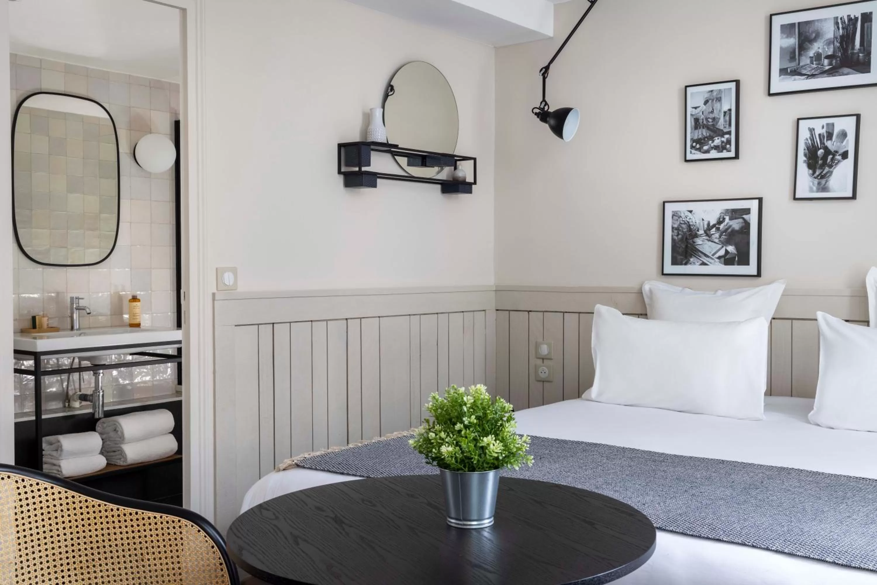 Bed in Hôtel Hélios Opéra