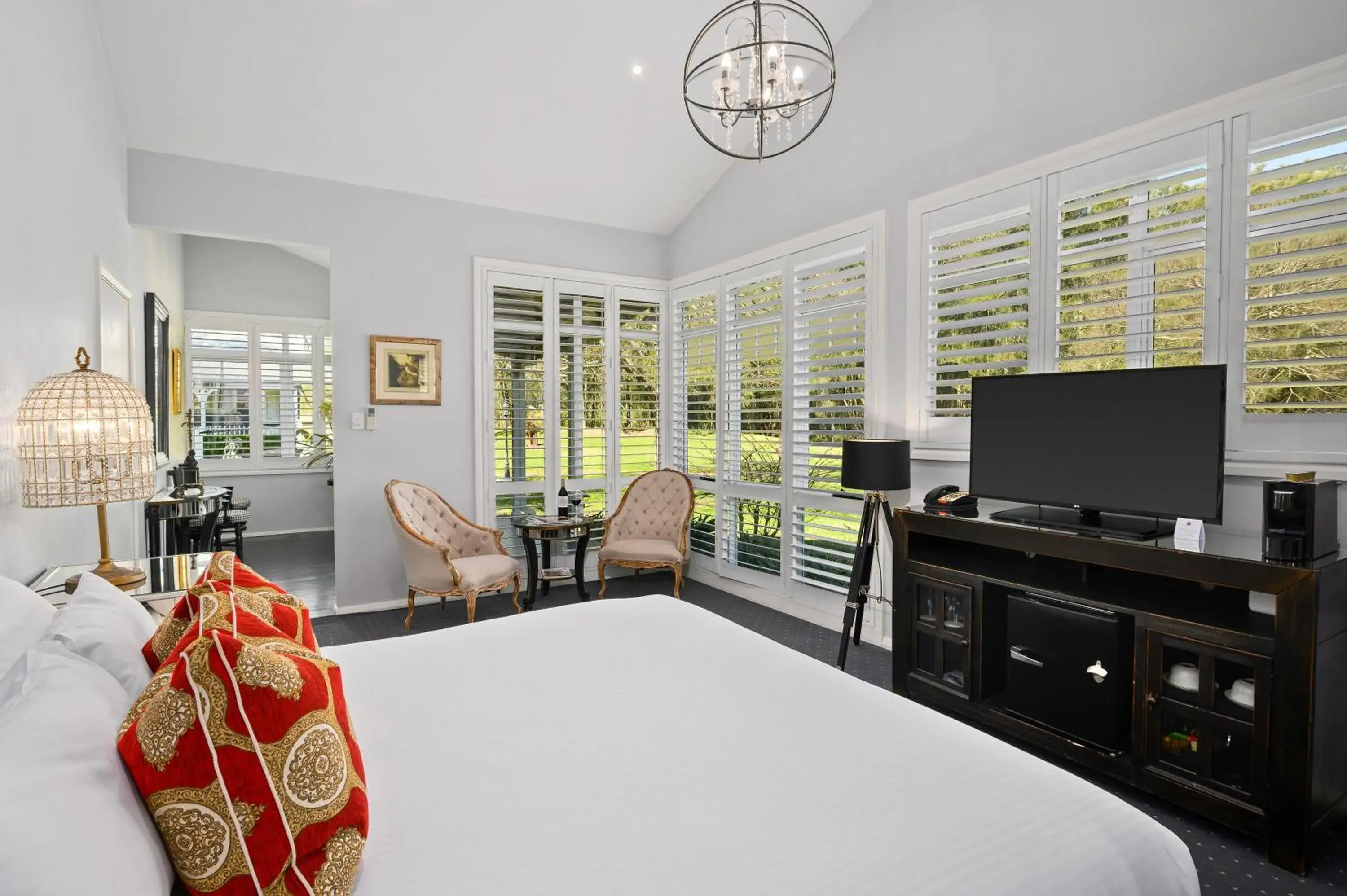 Garden Suite in The Convent Hunter Valley Hotel Garden Suite in The Convent Hunter Valley Hotel