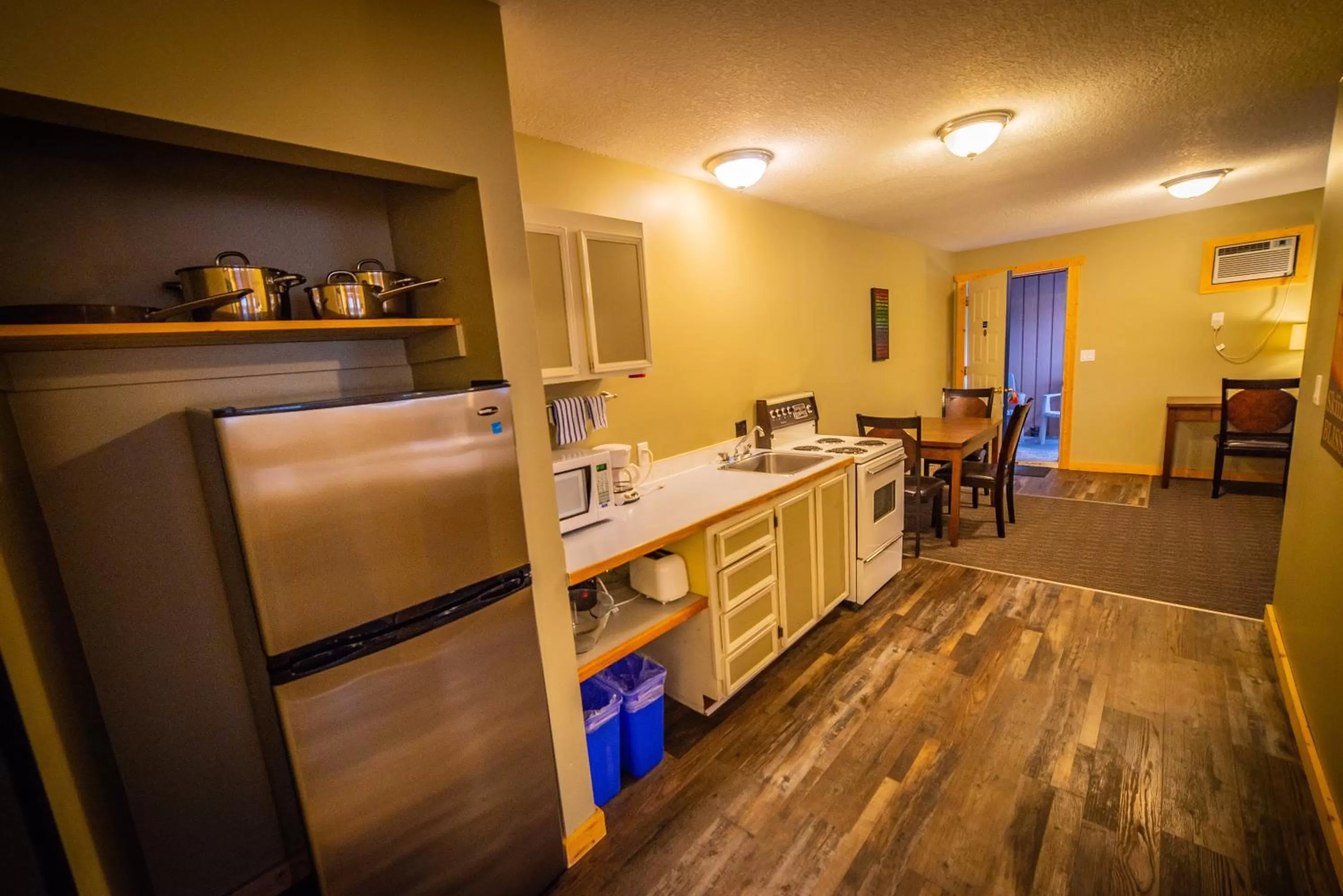 Kitchen or kitchenette in Alpine Inn & Suites