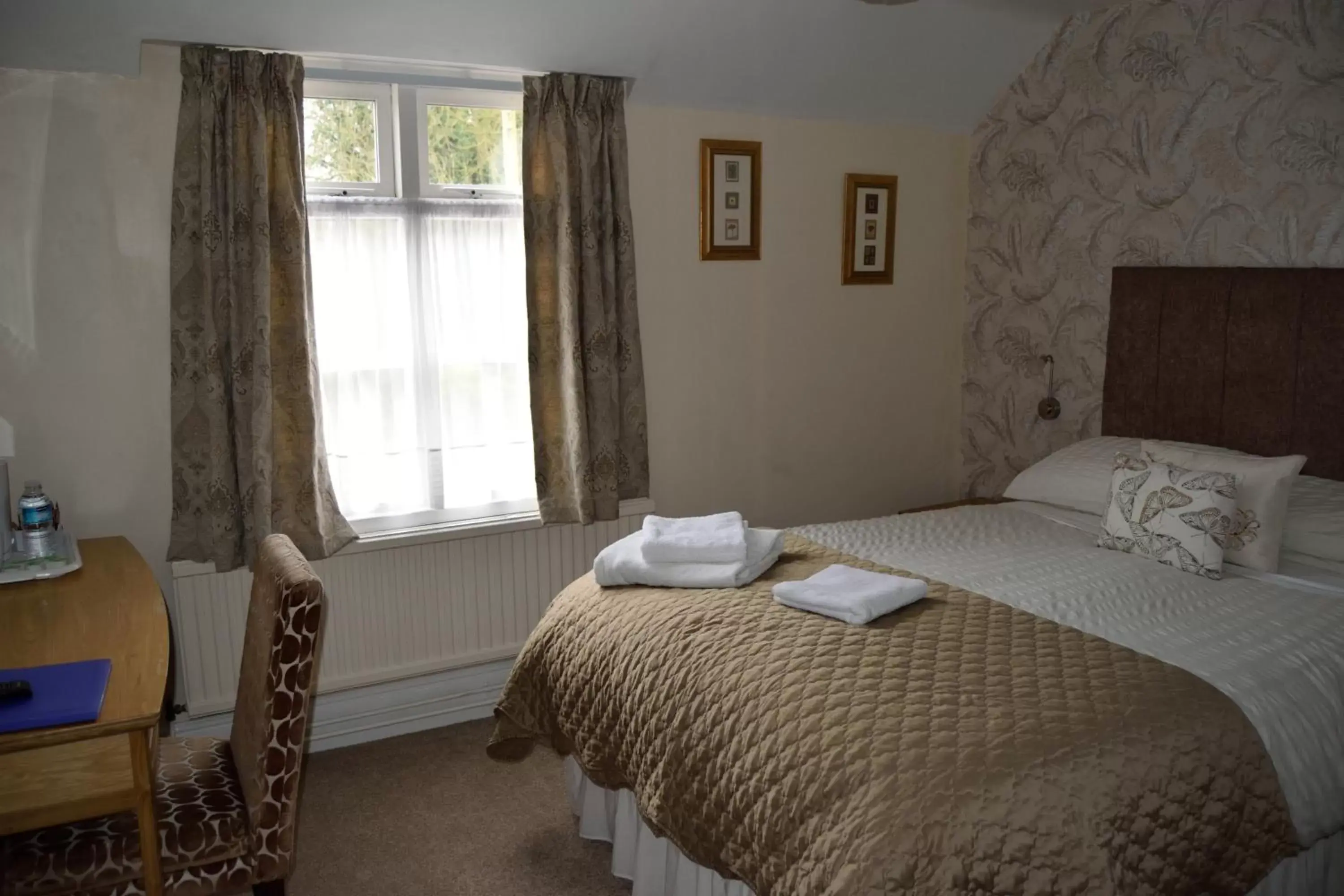 Bed in The White Lion Inn