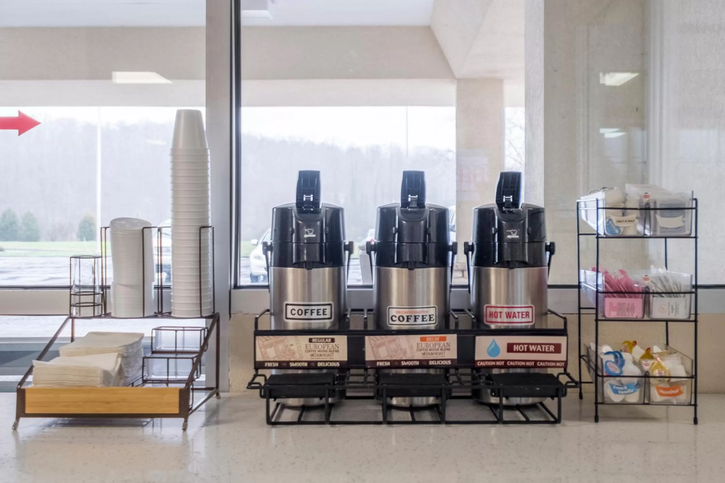 Restaurant/places to eat in Red Roof Inn Knoxville Central – Papermill Road