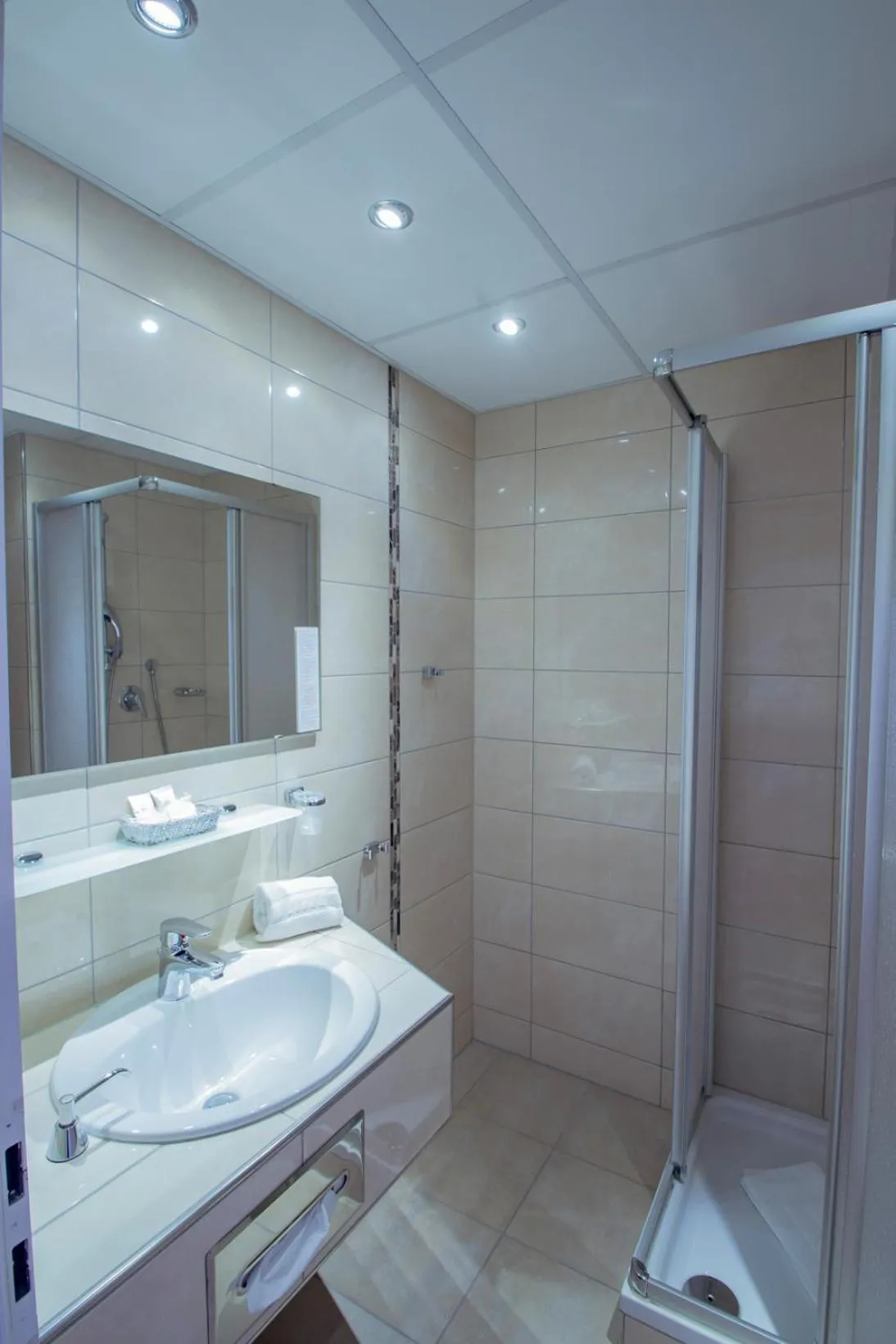 Shower in Caravelle Hotel im Park