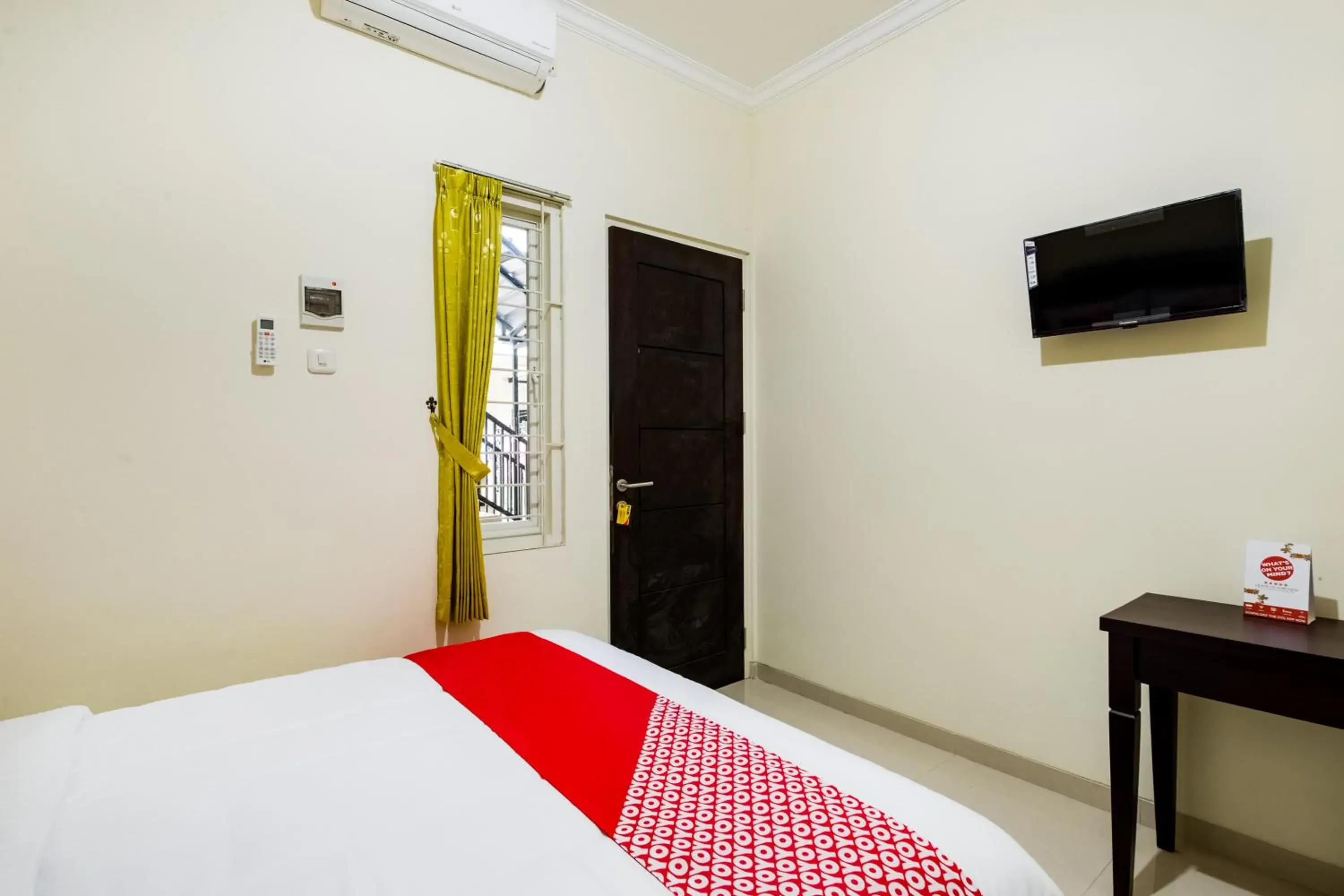 Bedroom, Bed in OYO 3398 Griya RM 19 Syariah