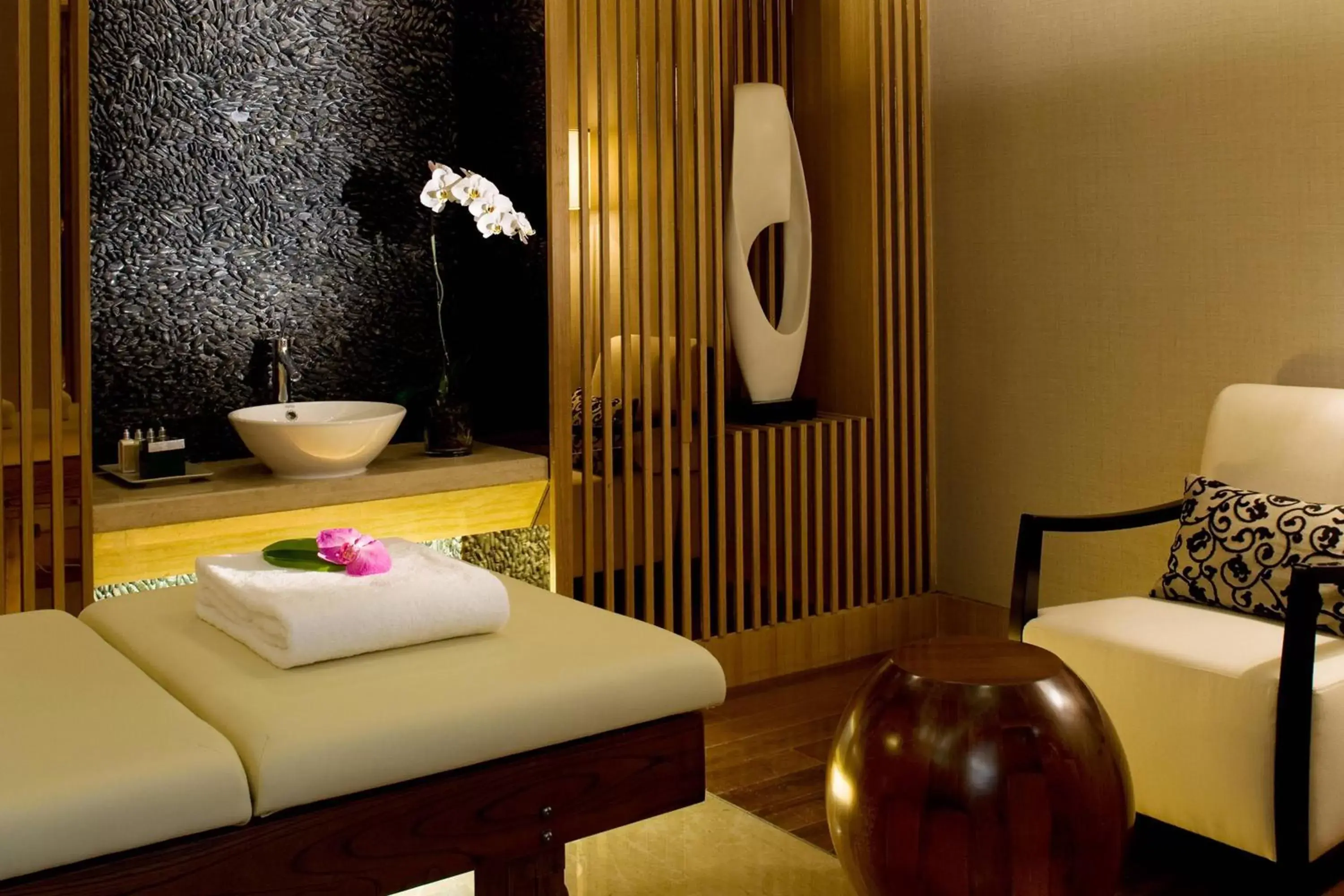 Spa and wellness centre/facilities, Bathroom in Ningbo Marriott Hotel