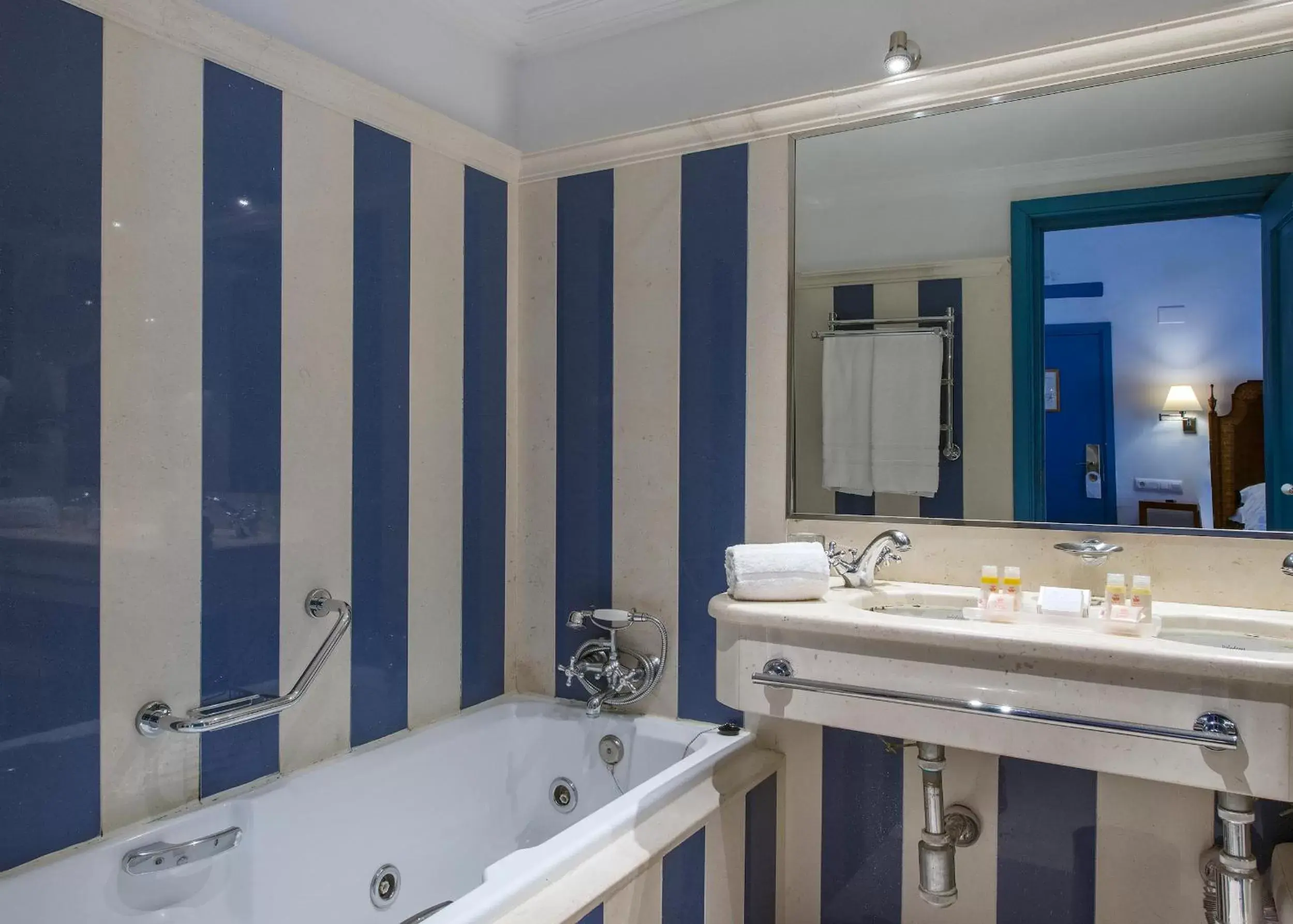 Bathroom in Hotel Las Casas de la Judería