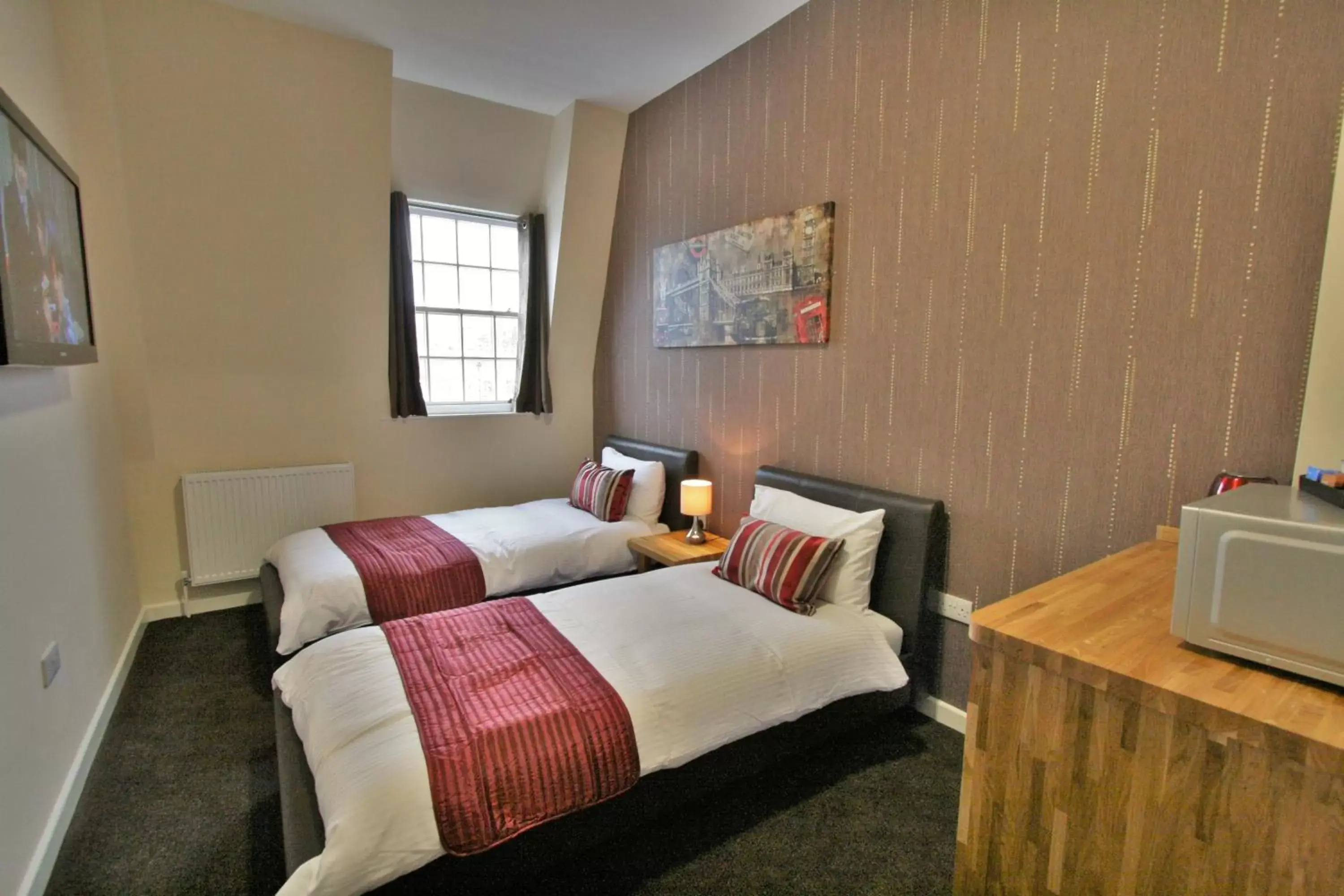 Day in Central Hotel Gloucester by RoomsBooked