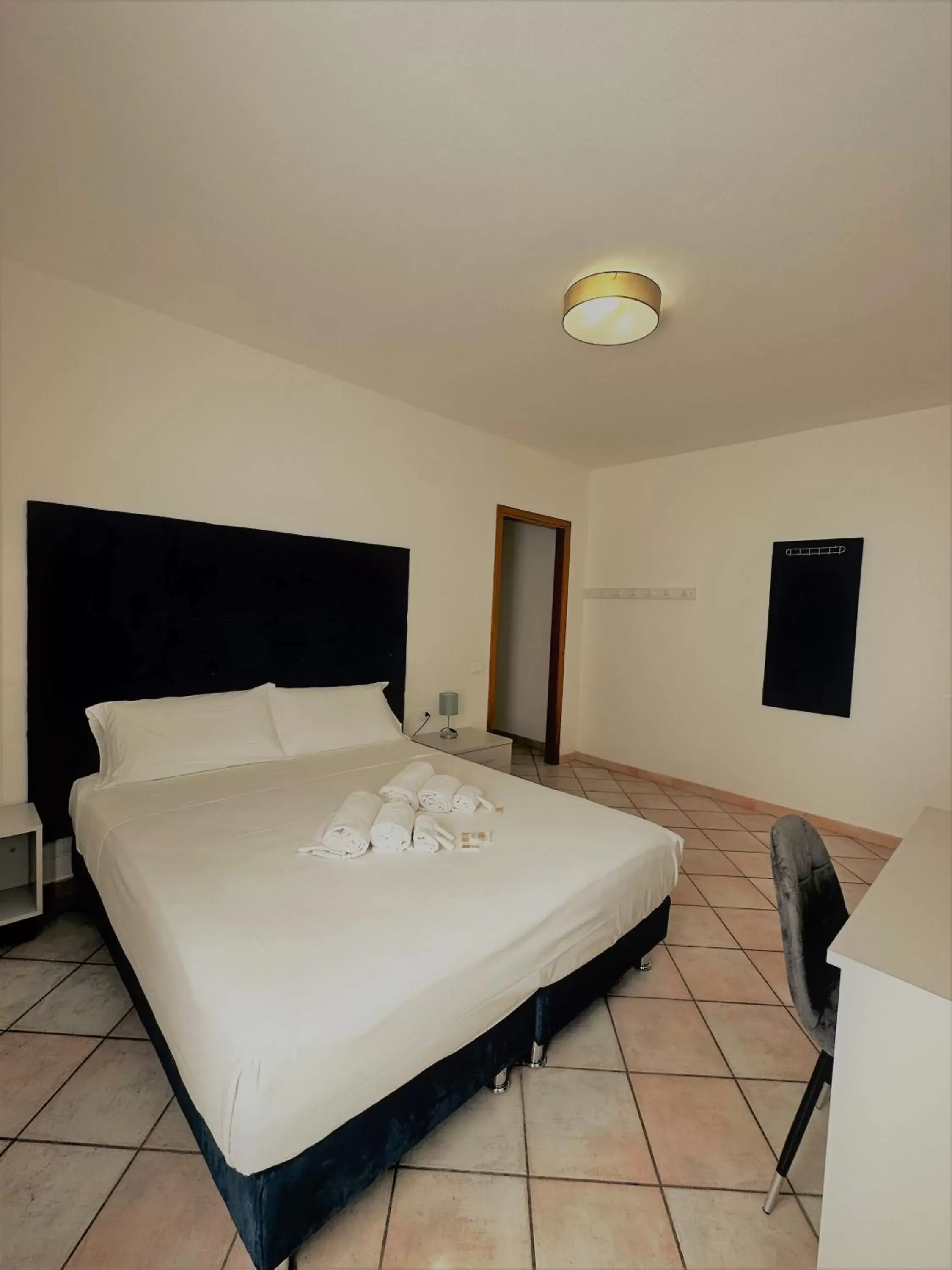 Bedroom, Bed in Hotel alla stazione - Venturina Terme