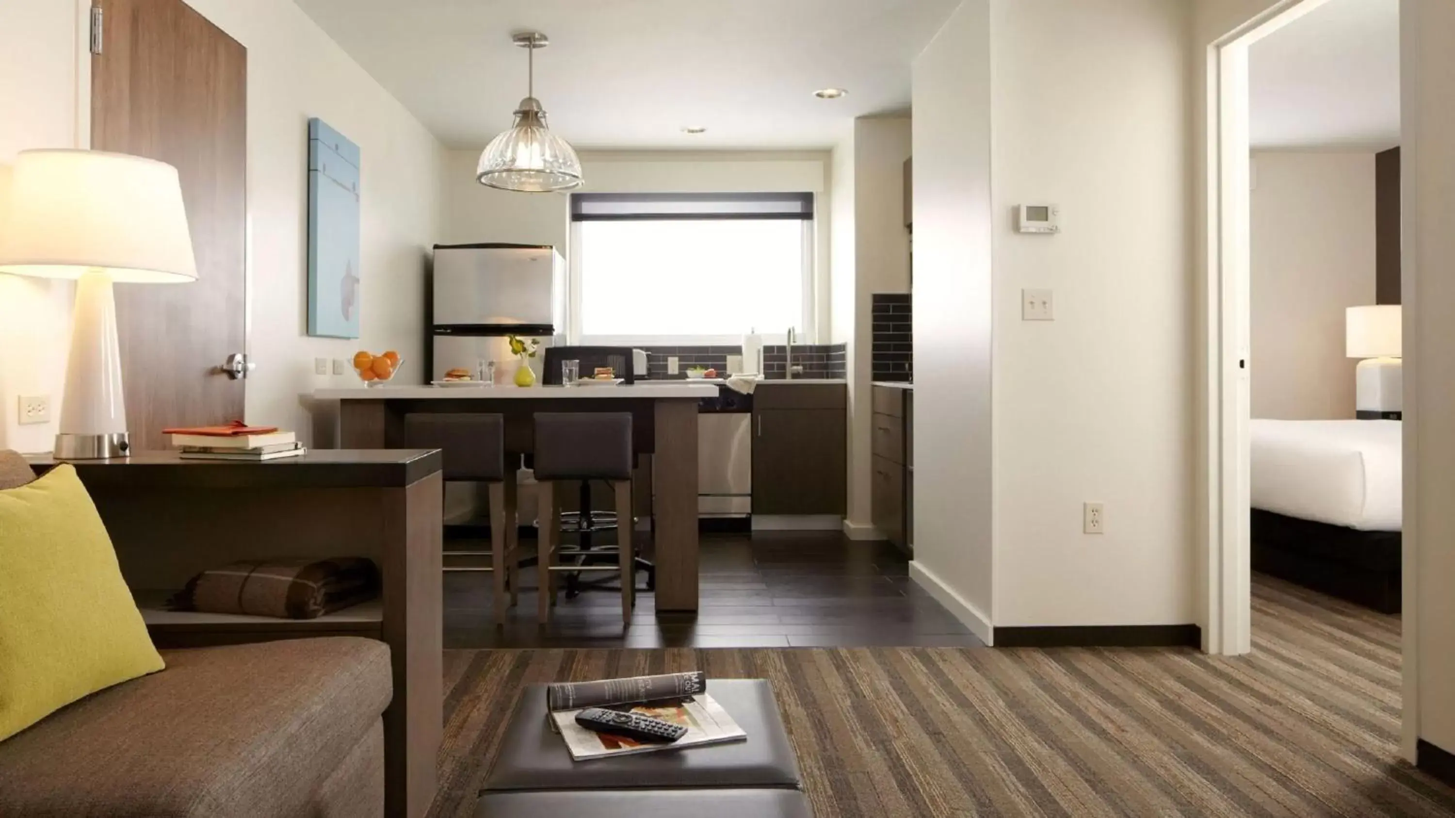 Bed, Kitchen/Kitchenette in Hyatt House Charleston - Historic District